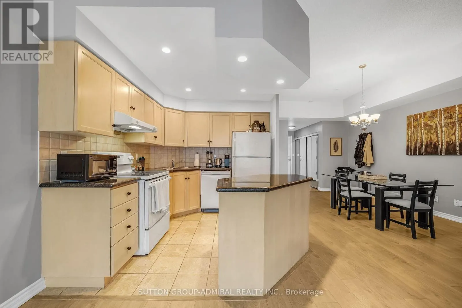 812 - 168 SIMCOE STREET