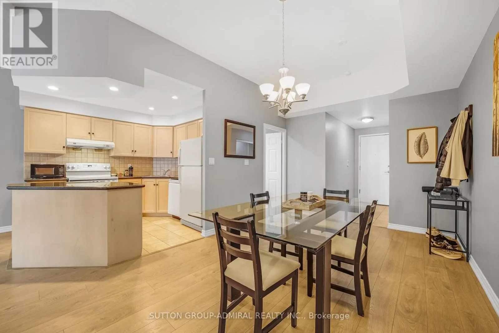 812 - 168 SIMCOE STREET