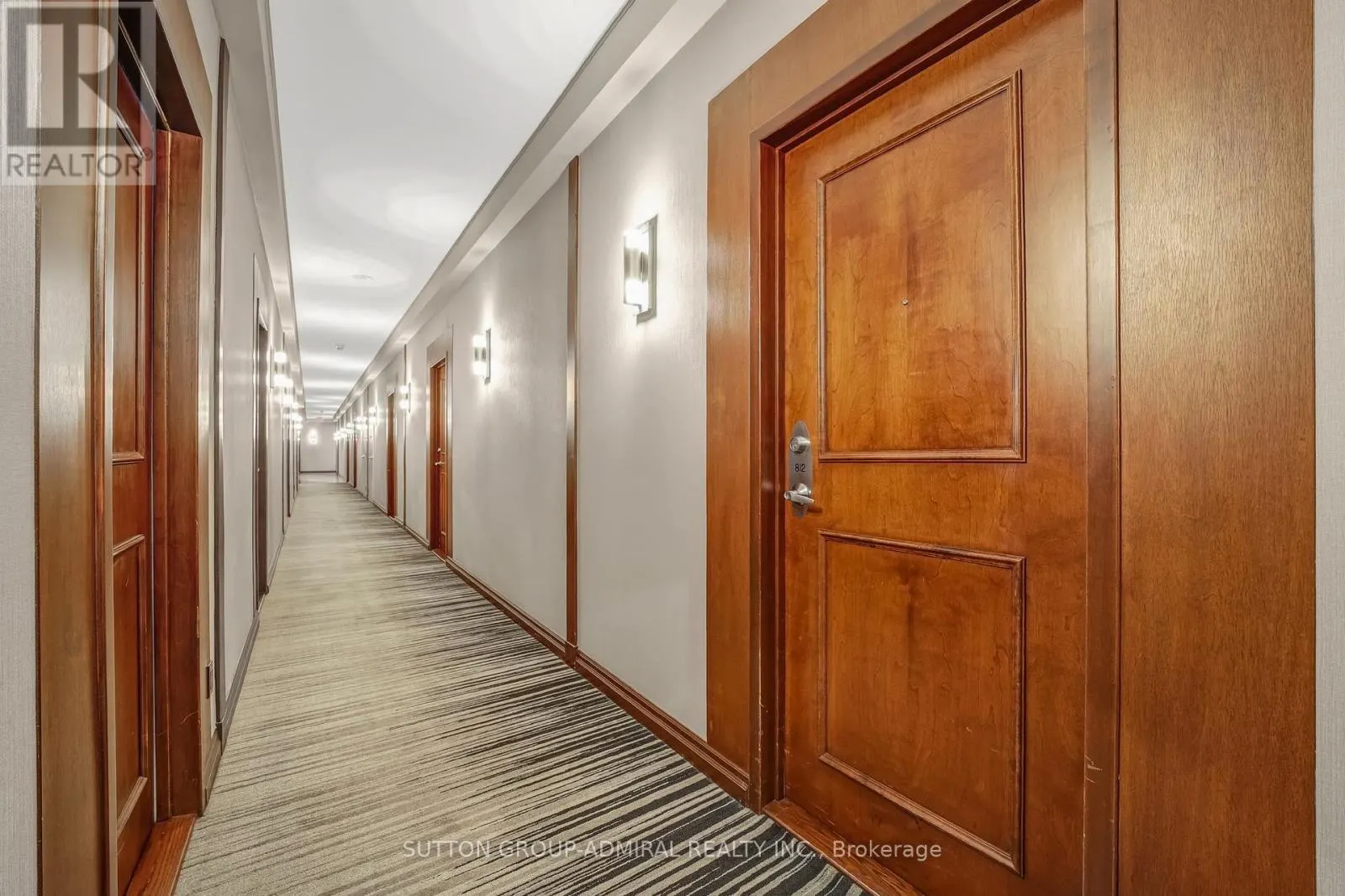 812 - 168 SIMCOE STREET