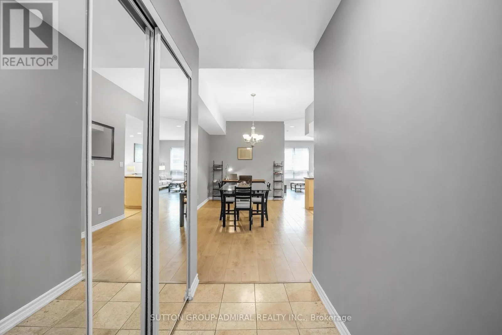 812 - 168 SIMCOE STREET