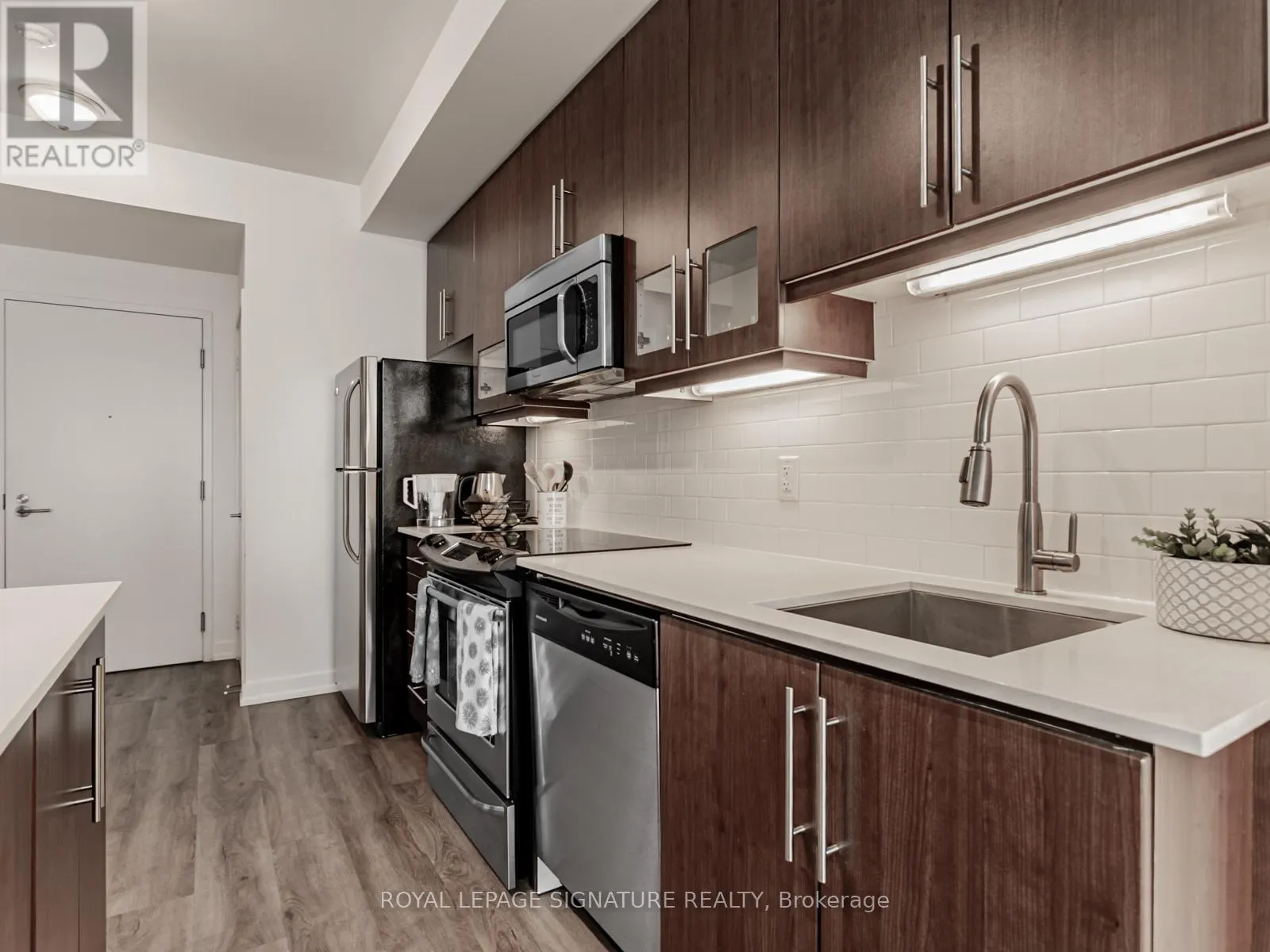 1208 - 1171 QUEEN STREET W