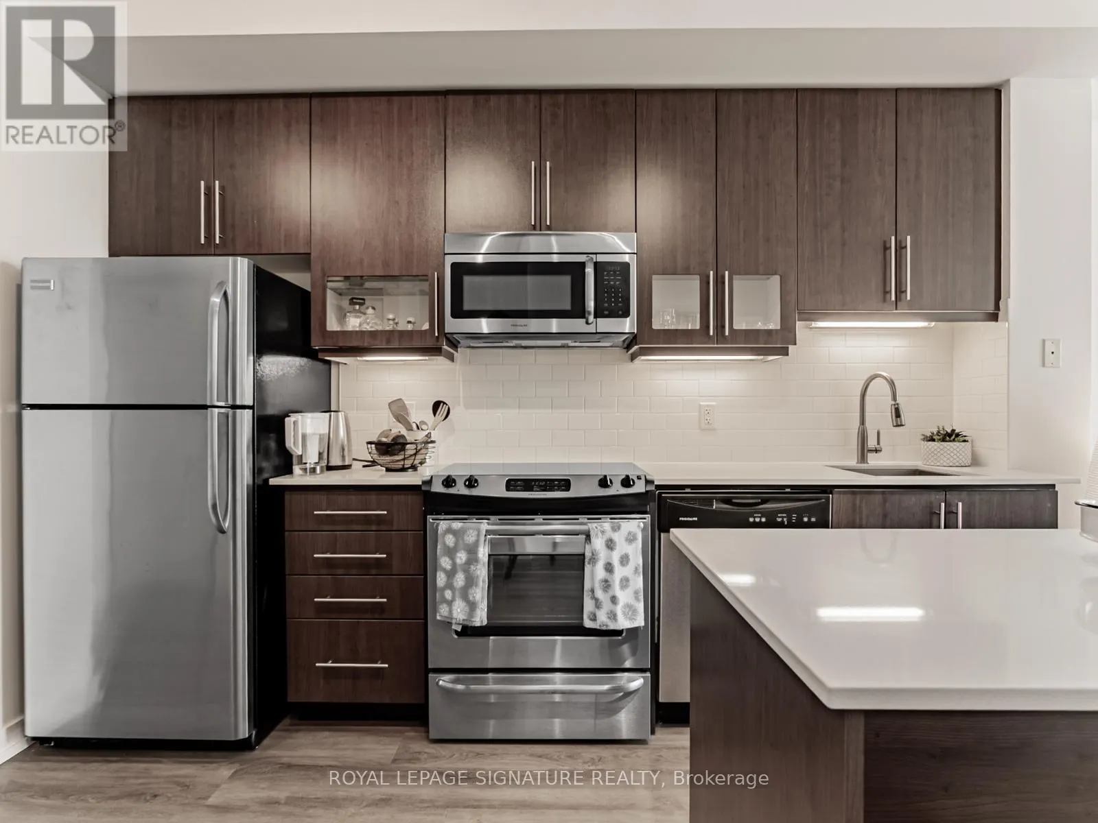 1208 - 1171 QUEEN STREET W