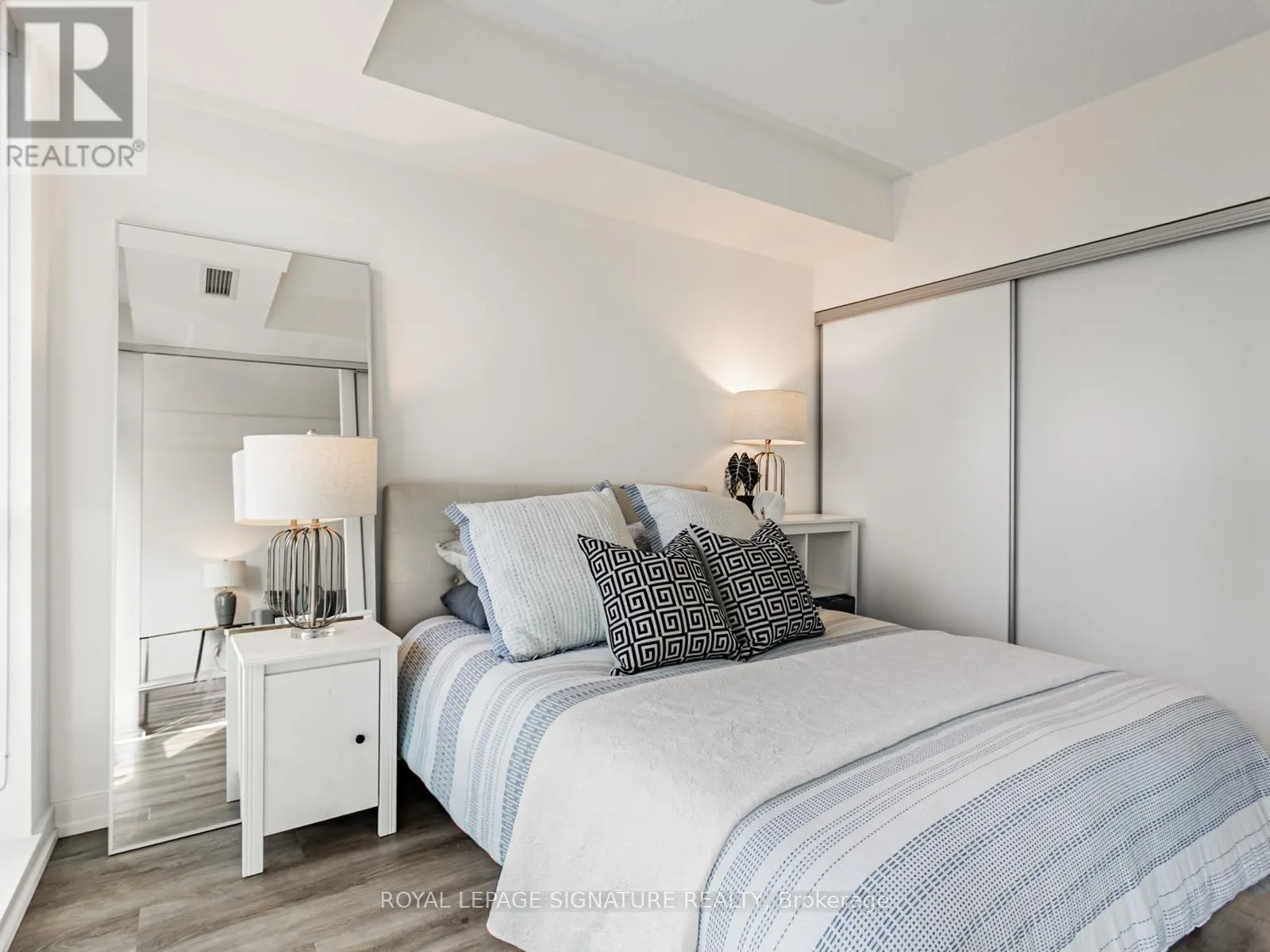 1208 - 1171 QUEEN STREET W