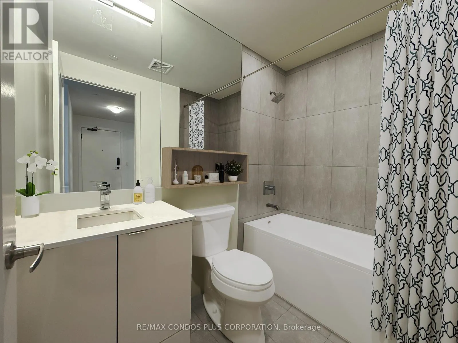 2230 - 135 LOWER SHERBOURNE STREET