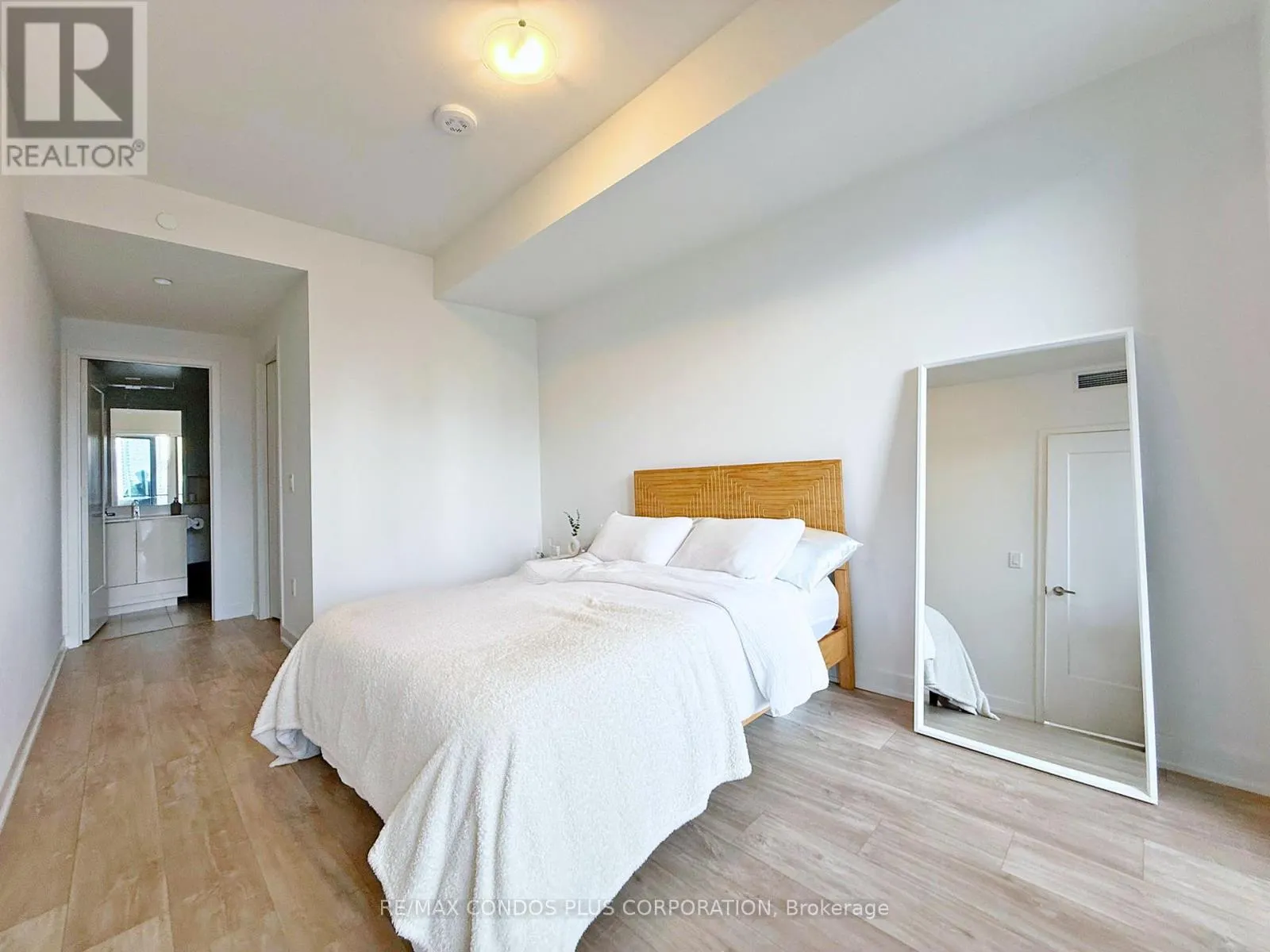 2230 - 135 LOWER SHERBOURNE STREET