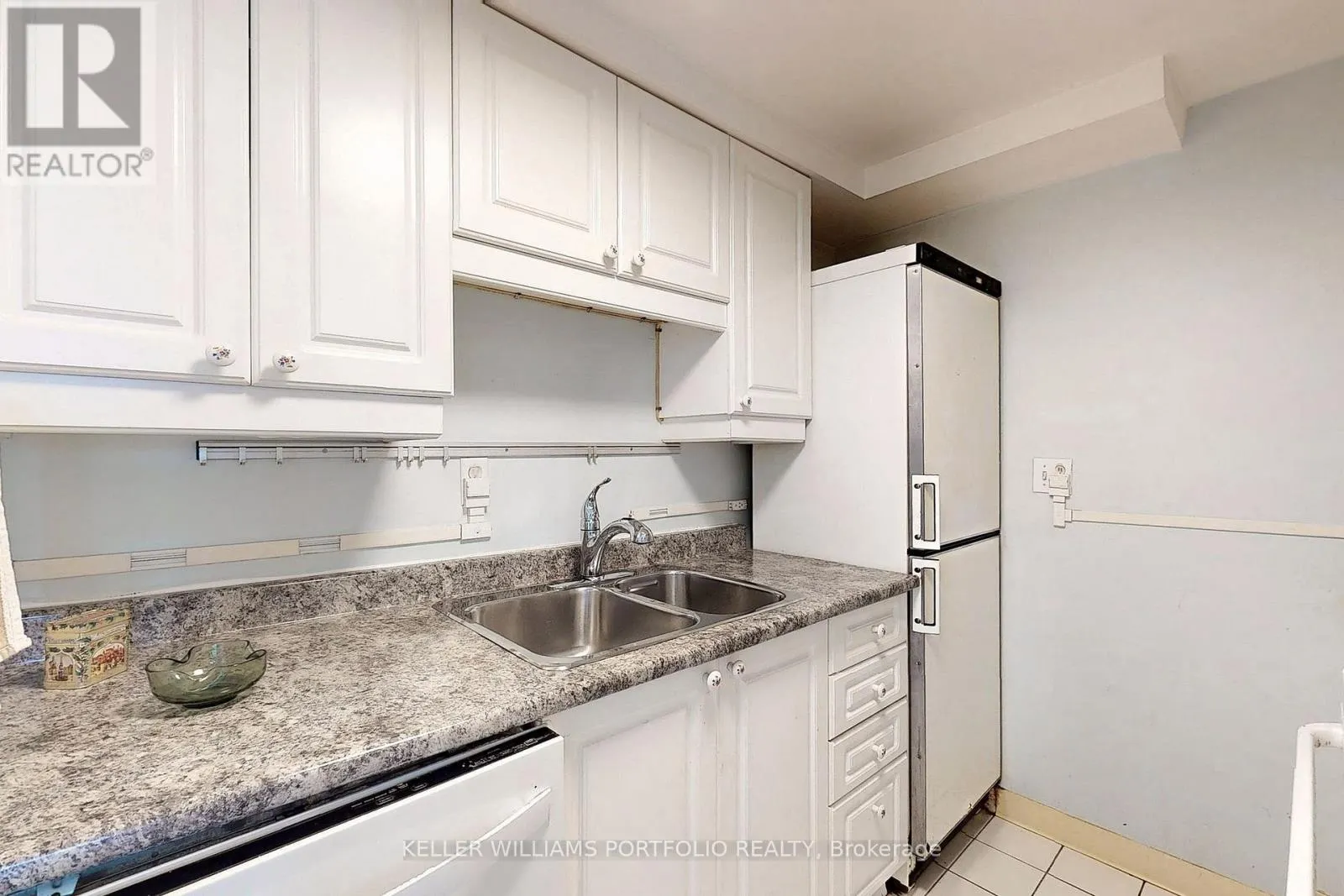 1510 - 720 SPADINA AVENUE