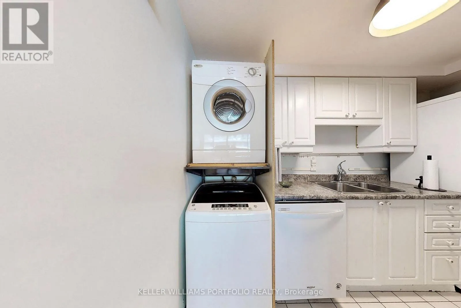 1510 - 720 SPADINA AVENUE