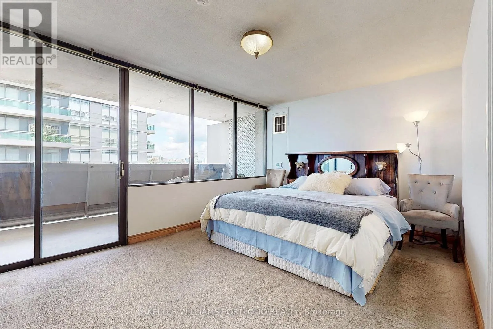 1510 - 720 SPADINA AVENUE