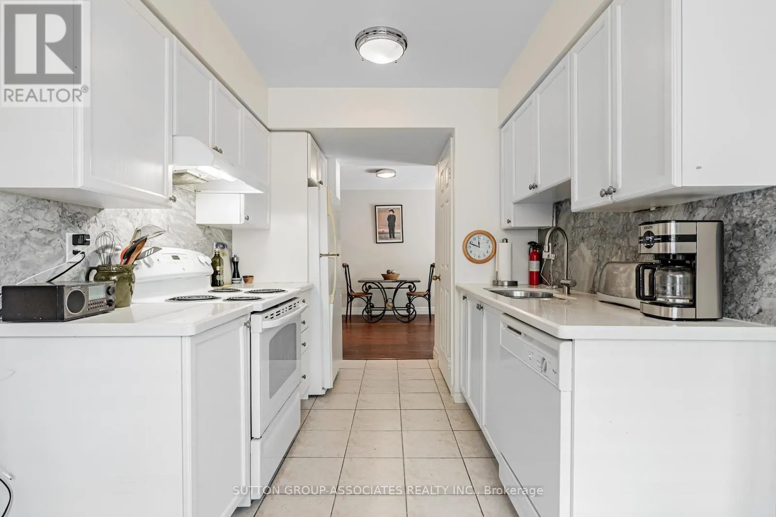 303 - 253 MERTON STREET