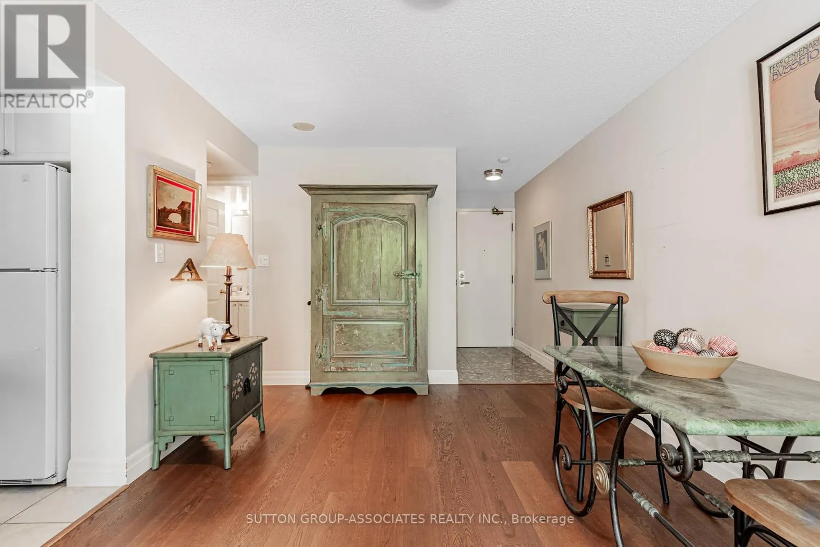 303 - 253 MERTON STREET