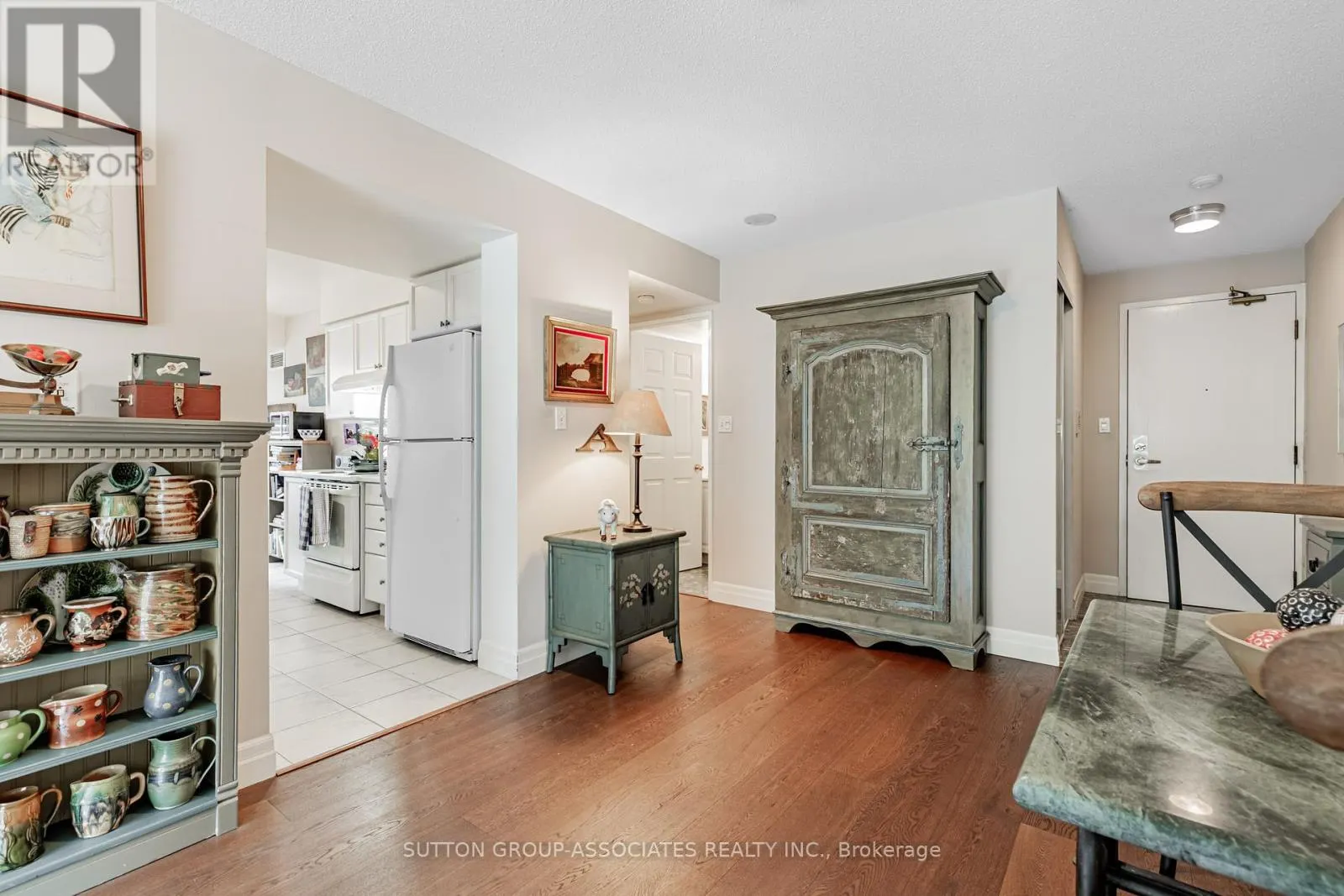 303 - 253 MERTON STREET