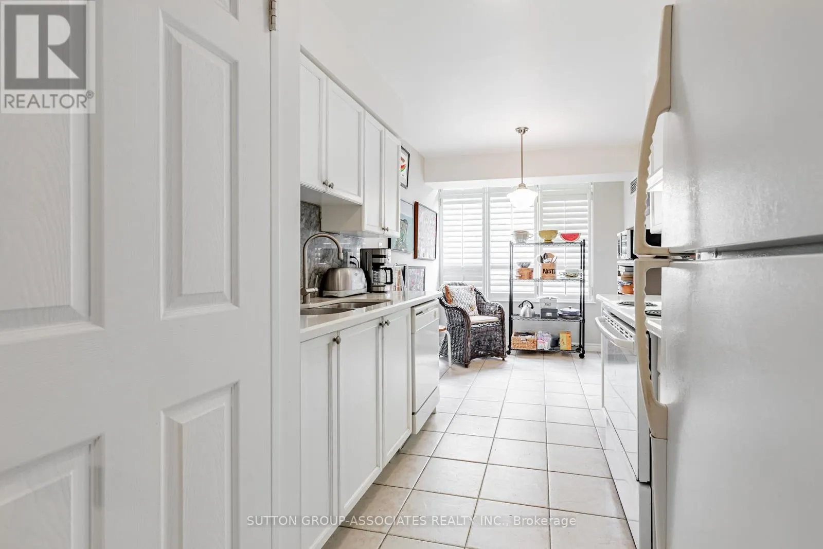 303 - 253 MERTON STREET