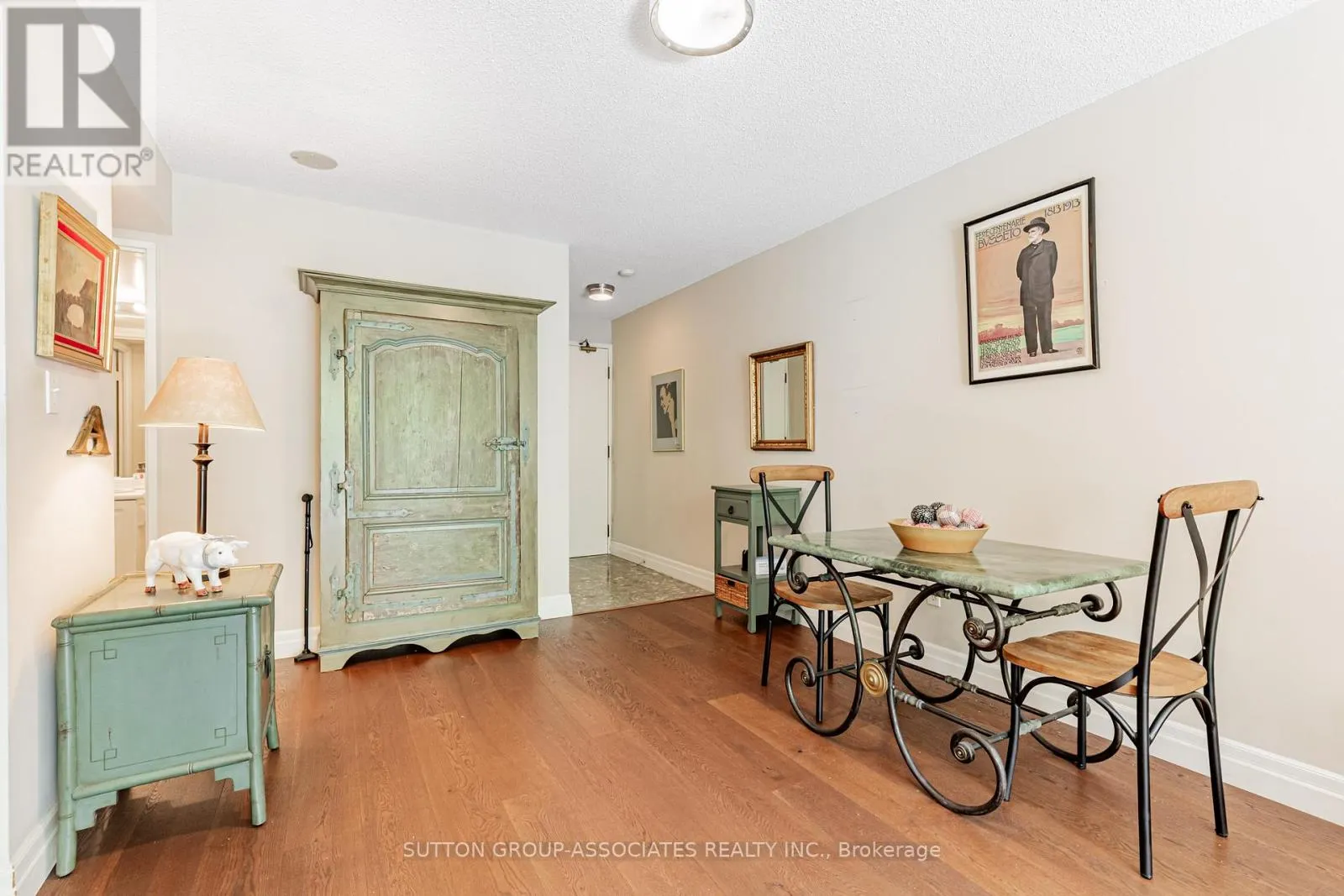 303 - 253 MERTON STREET