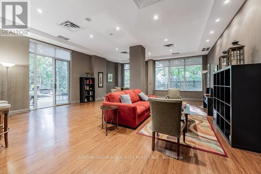 303 - 253 MERTON STREET