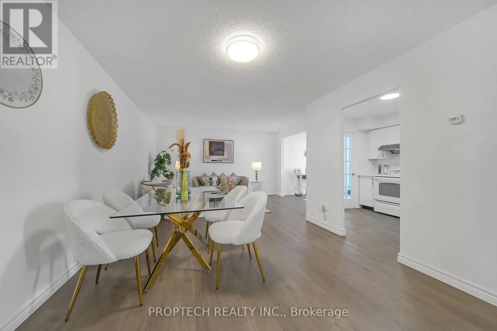 204 - 5795 YONGE STREET