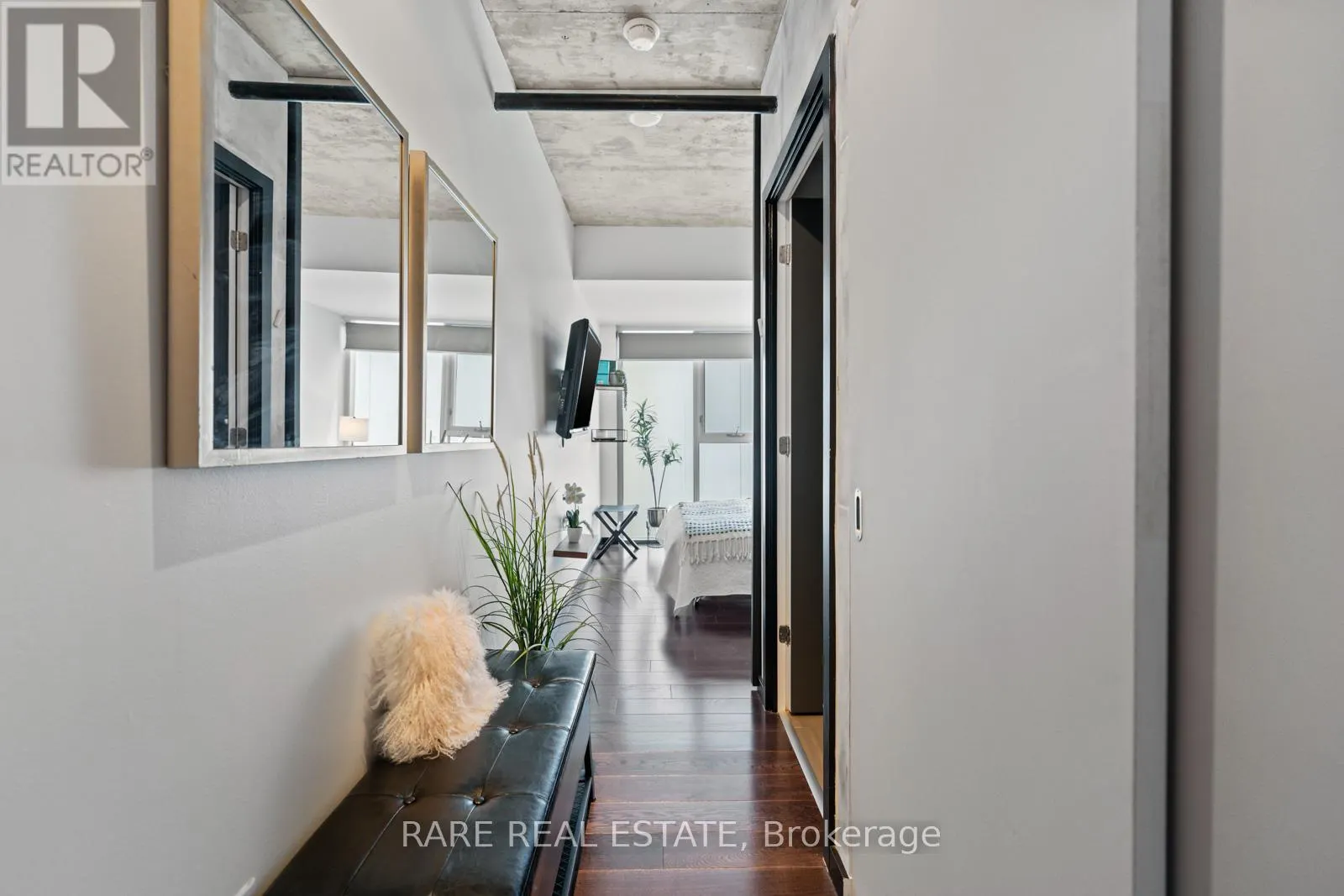 1125 - 32 TROLLEY CRESCENT