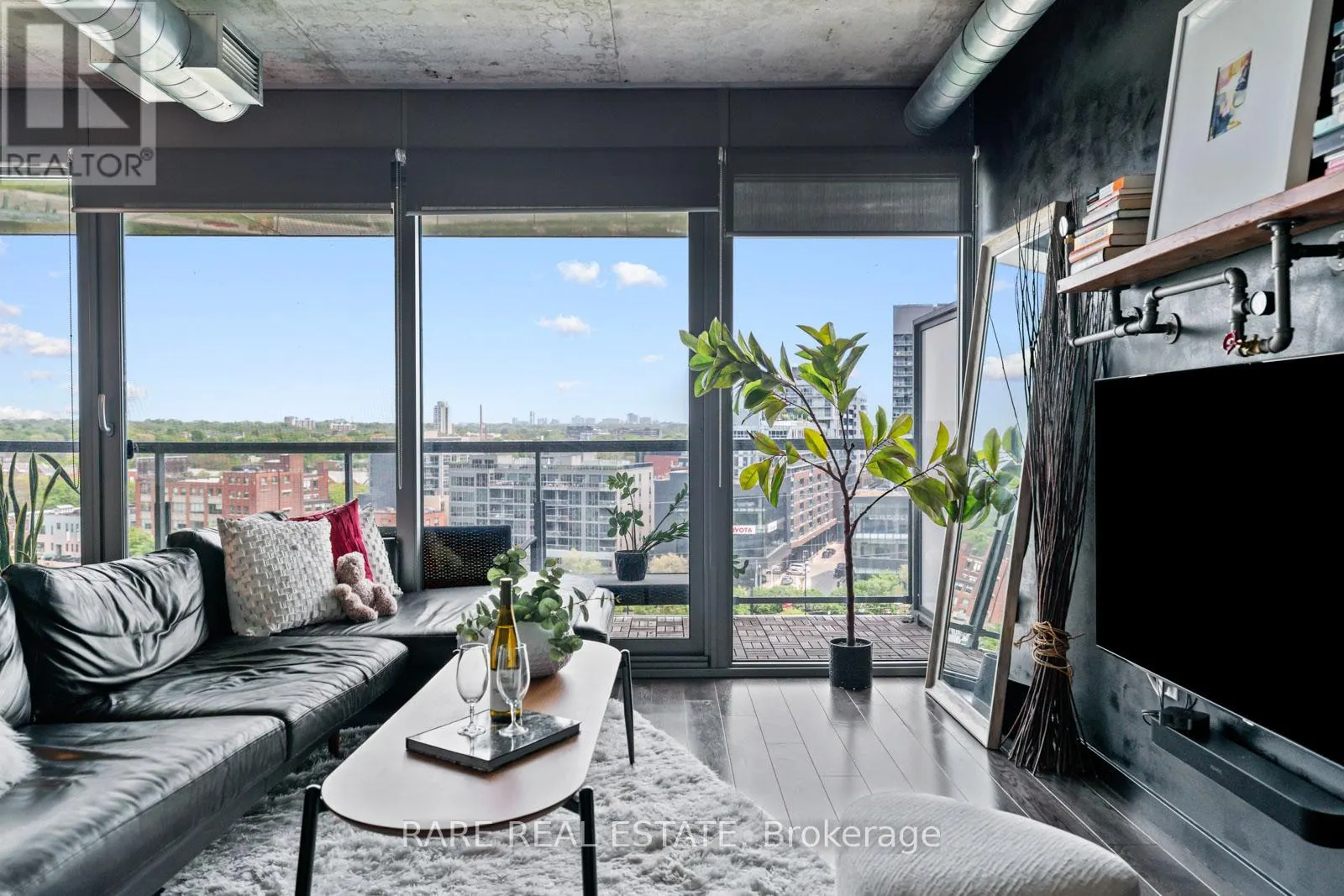 1125 - 32 TROLLEY CRESCENT