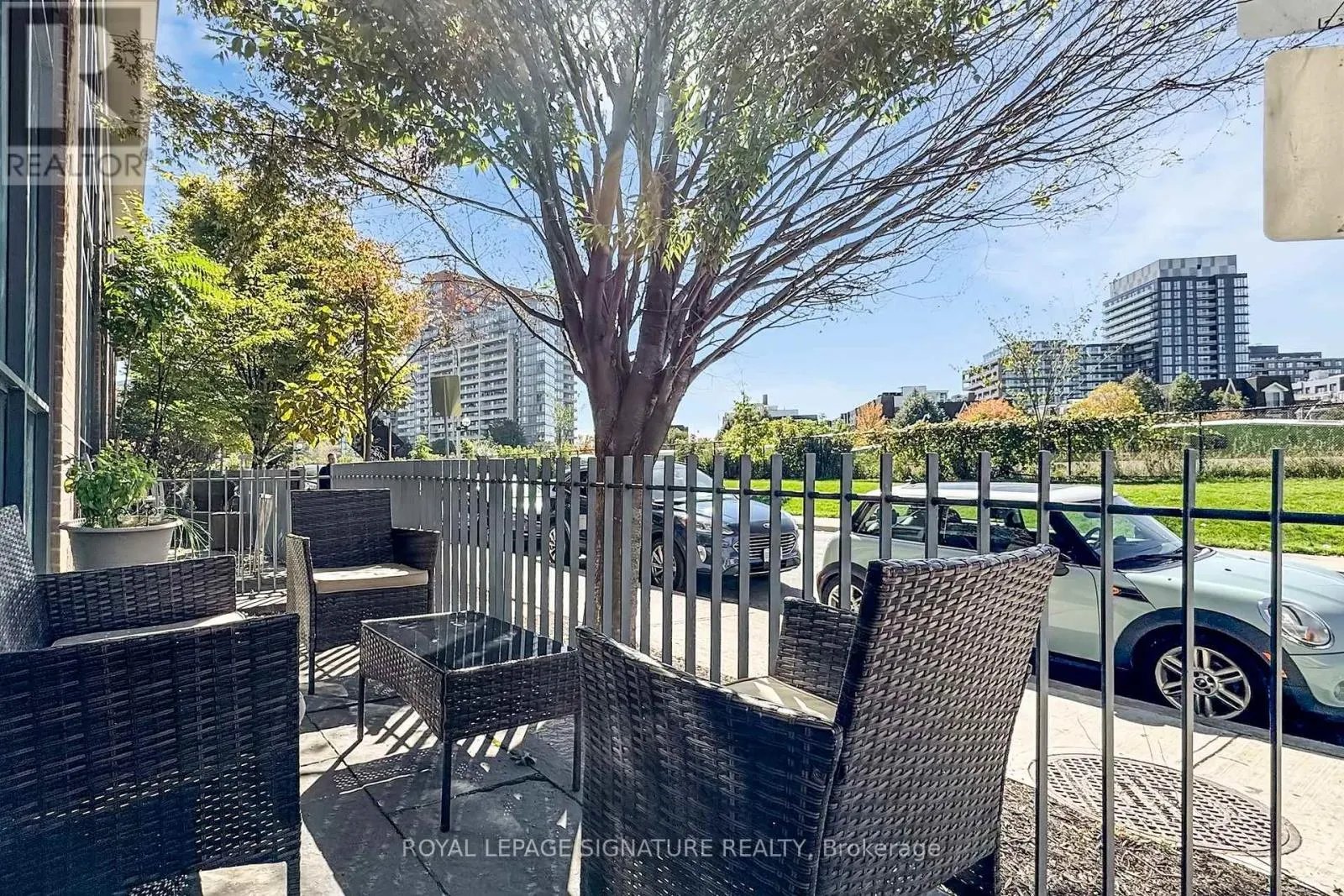 216 - 1171 QUEEN STREET W