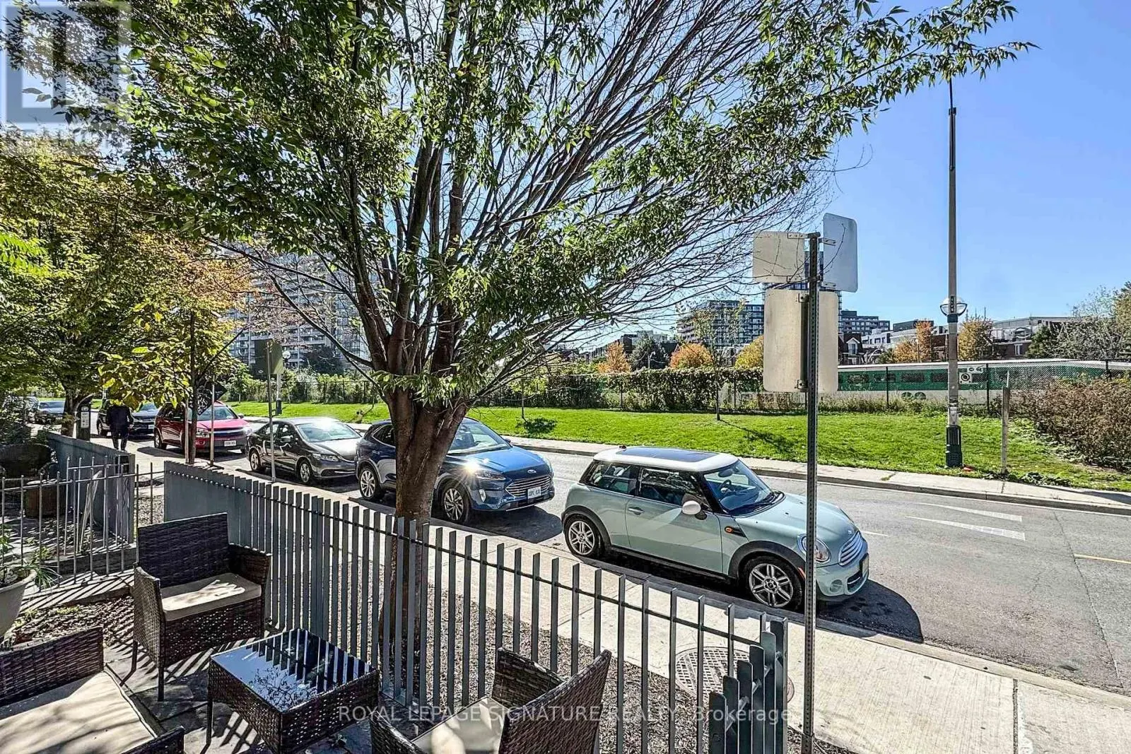 216 - 1171 QUEEN STREET W