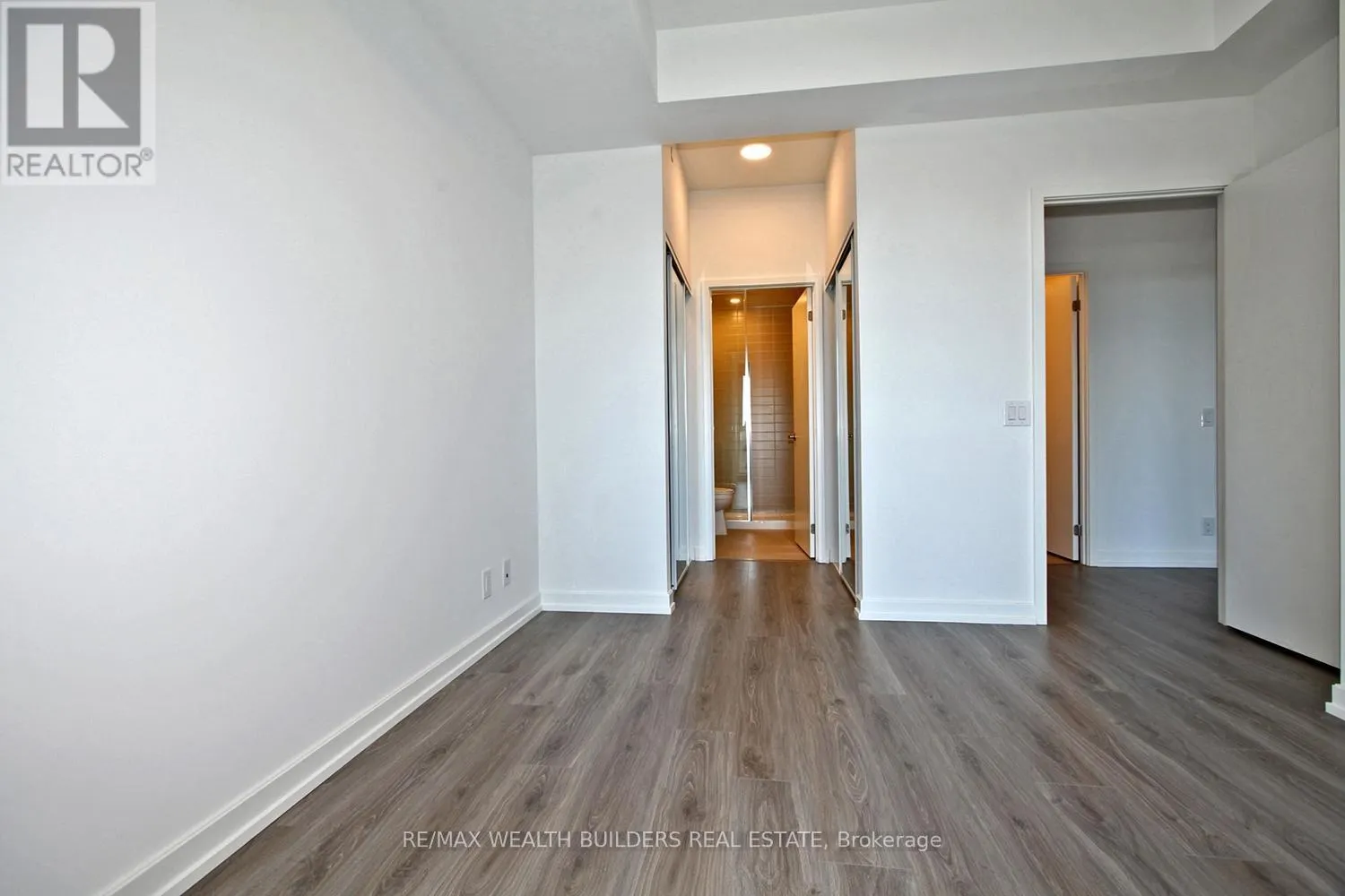 502 - 20 TUBMAN AVENUE