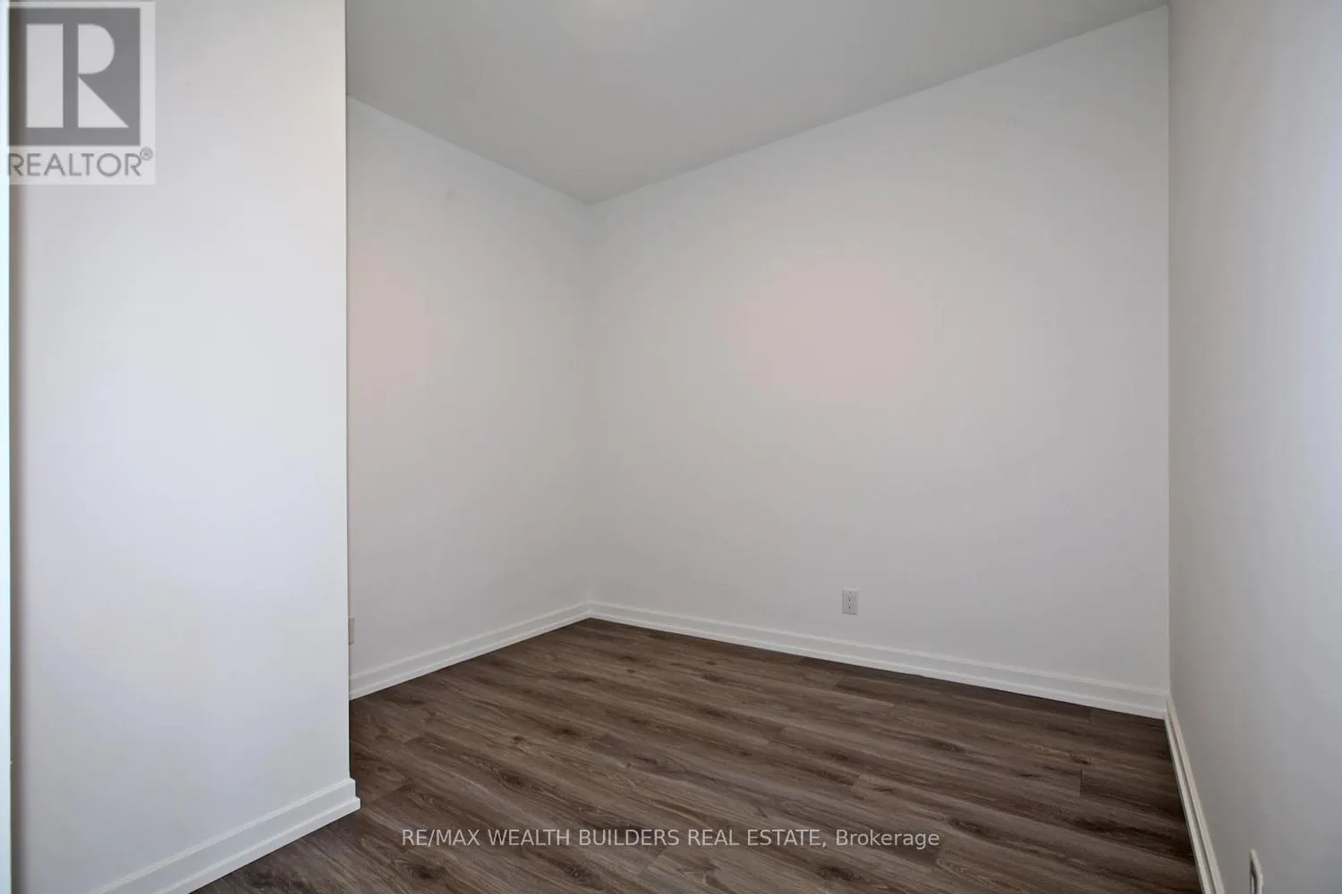 502 - 20 TUBMAN AVENUE