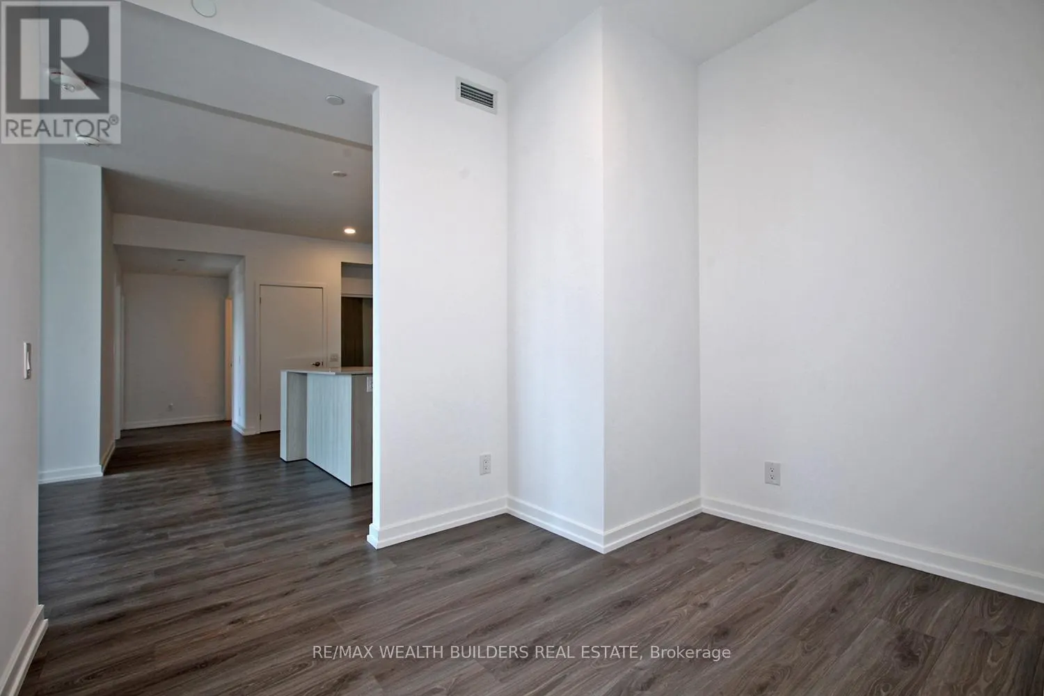 502 - 20 TUBMAN AVENUE