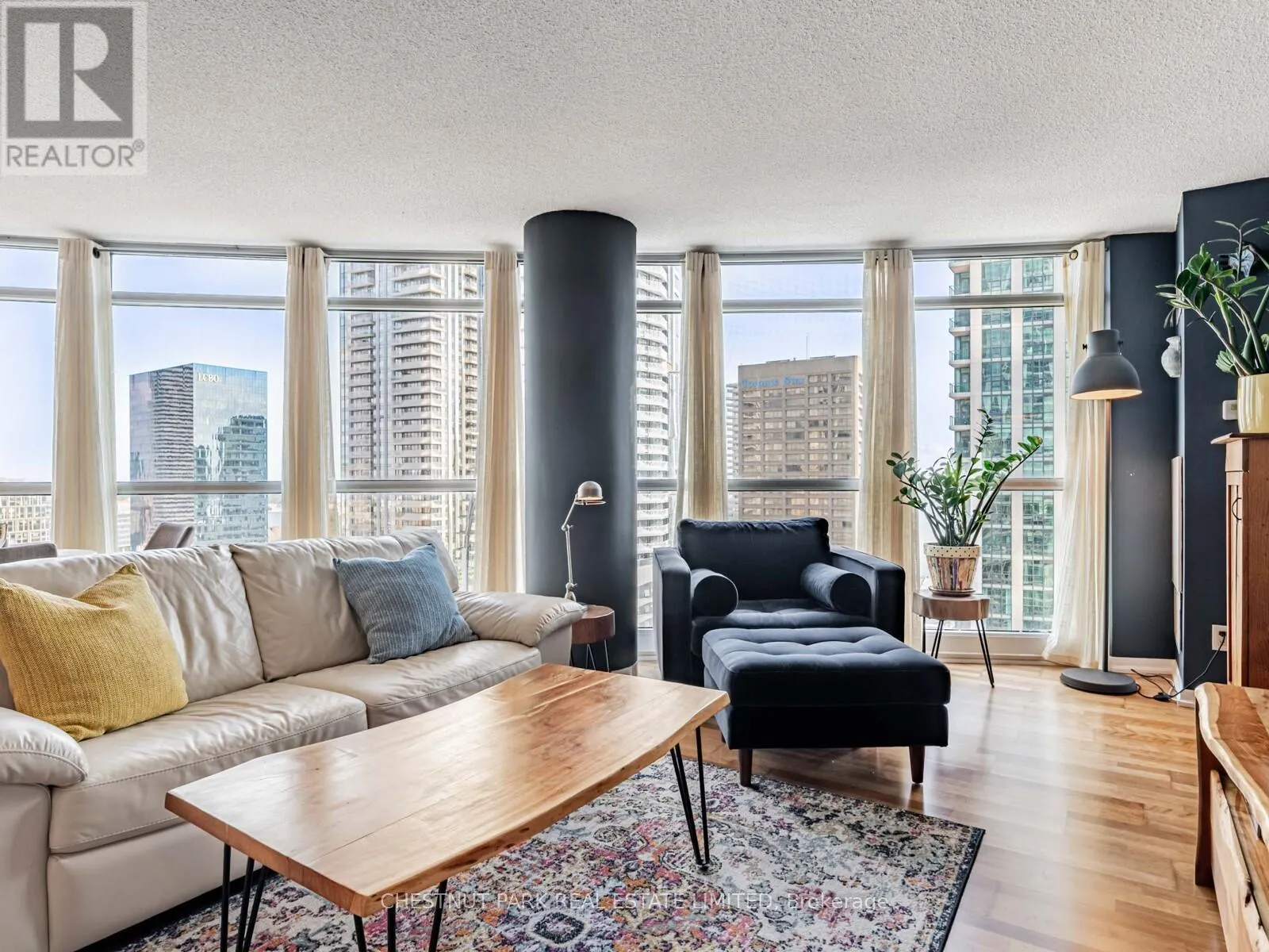 2211 - 18 YONGE STREET