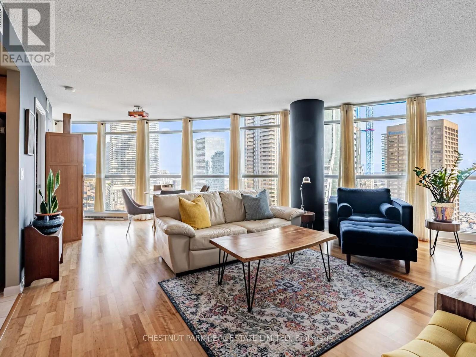 2211 - 18 YONGE STREET