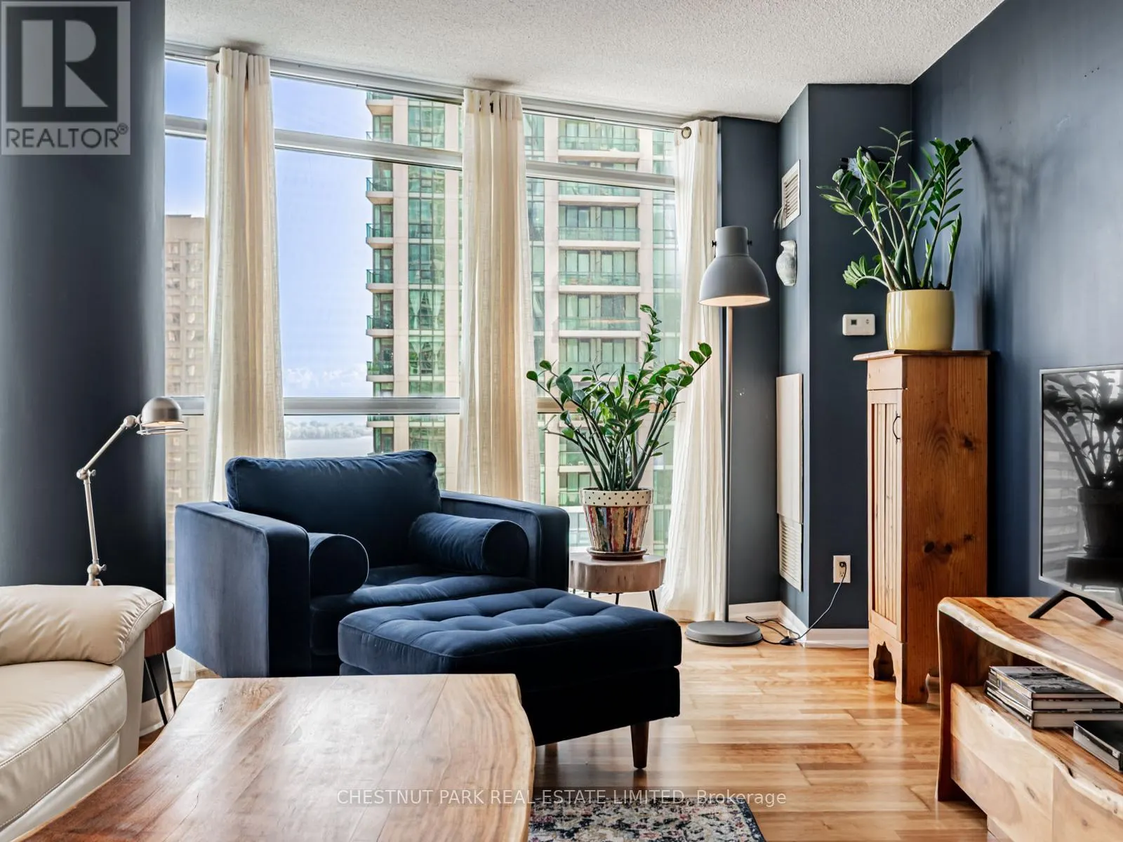 2211 - 18 YONGE STREET