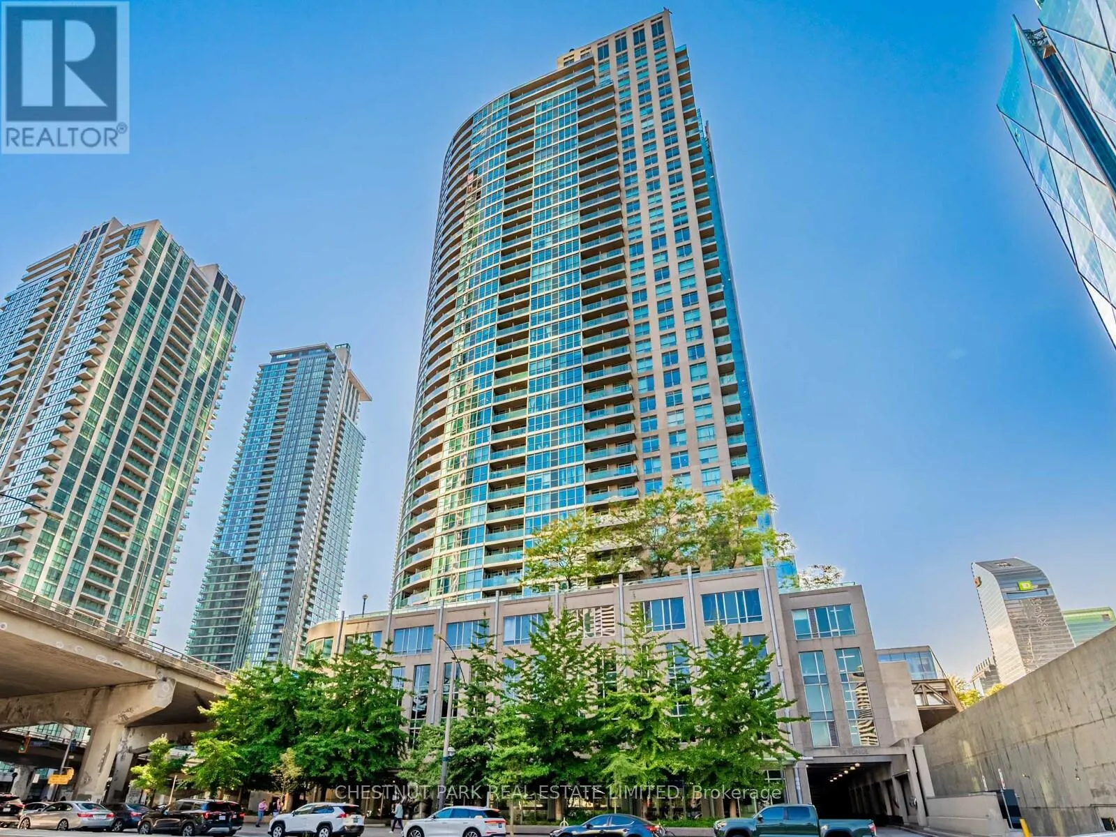 2211 - 18 YONGE STREET