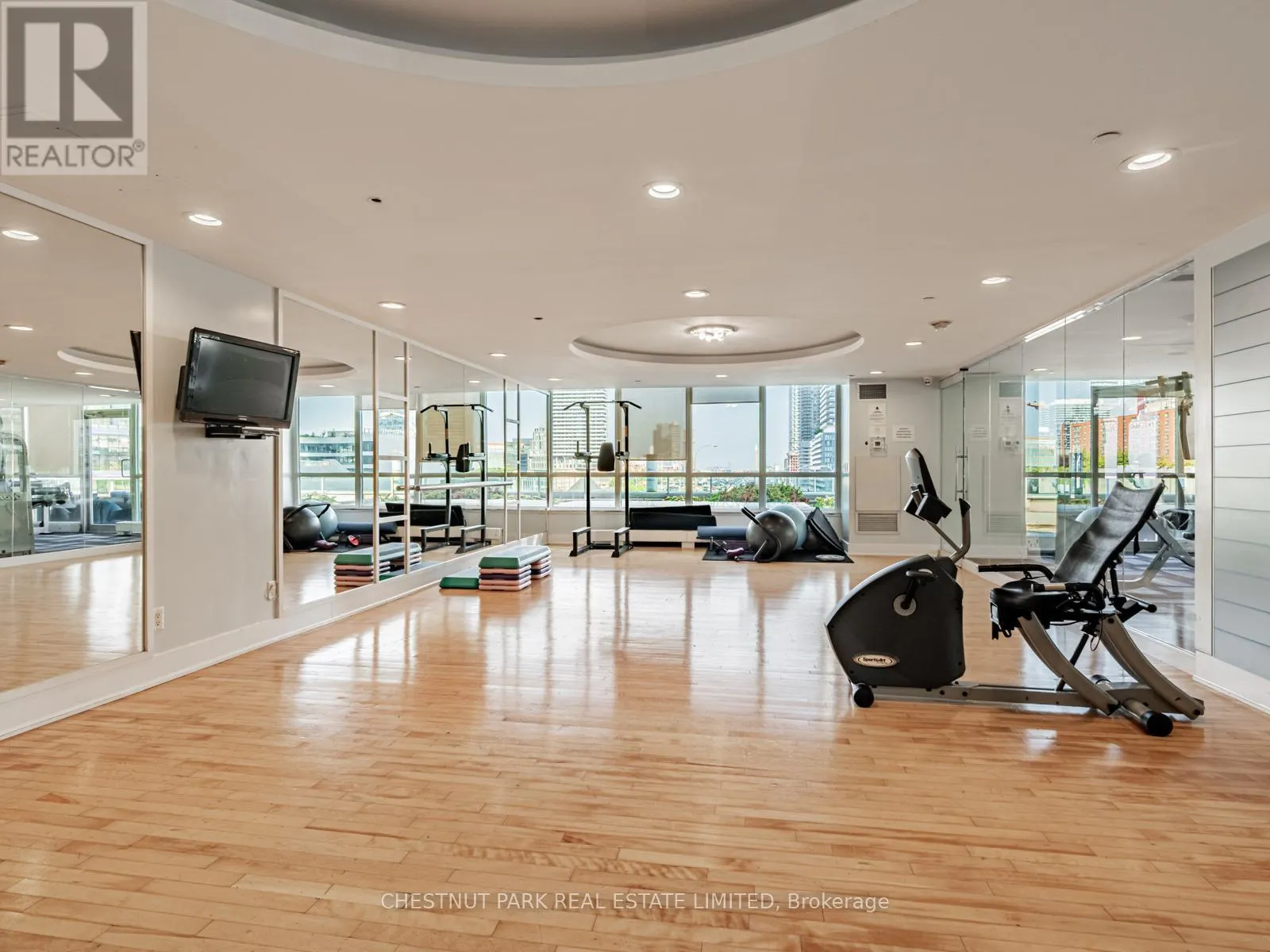 2211 - 18 YONGE STREET