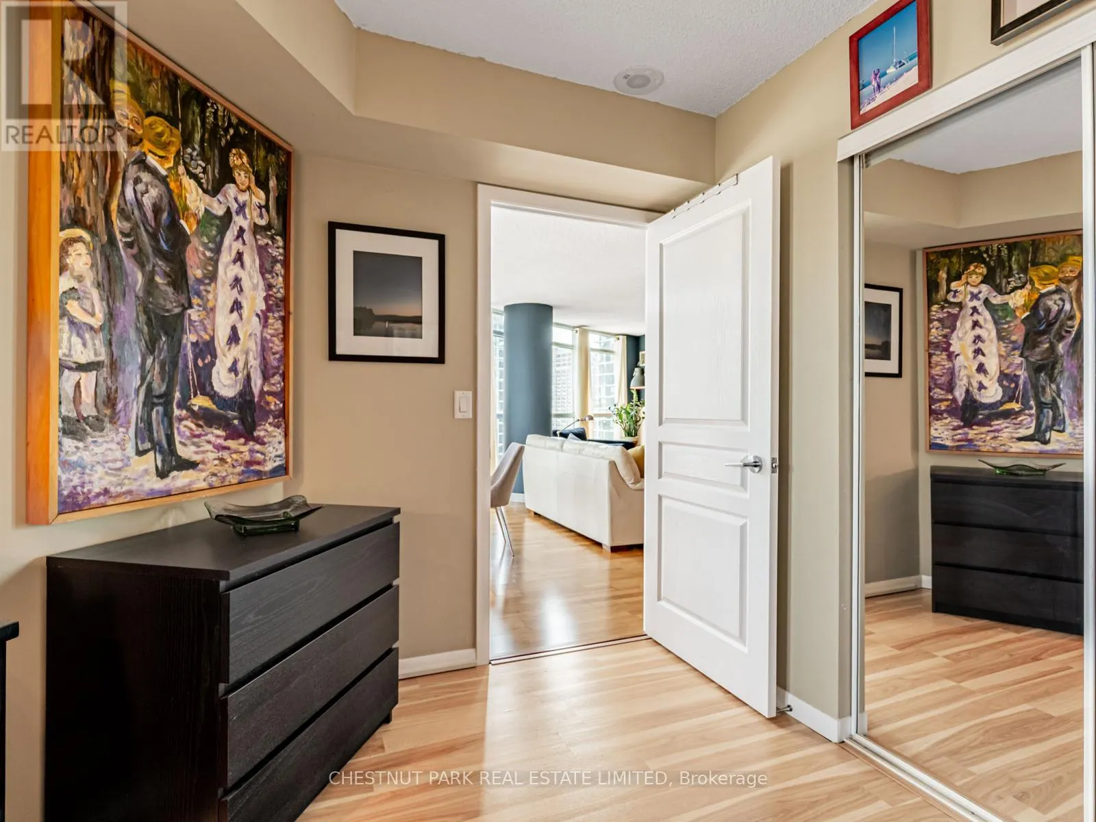 2211 - 18 YONGE STREET