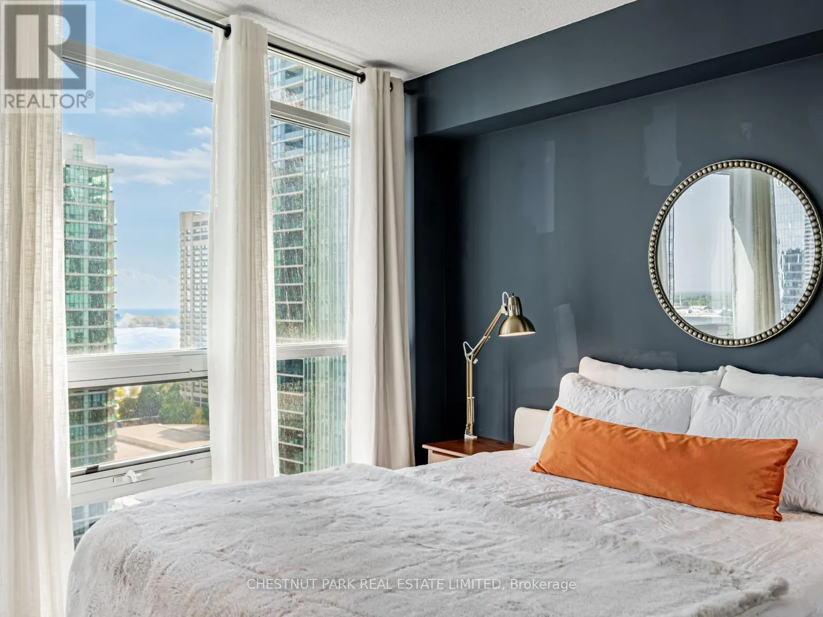 2211 - 18 YONGE STREET