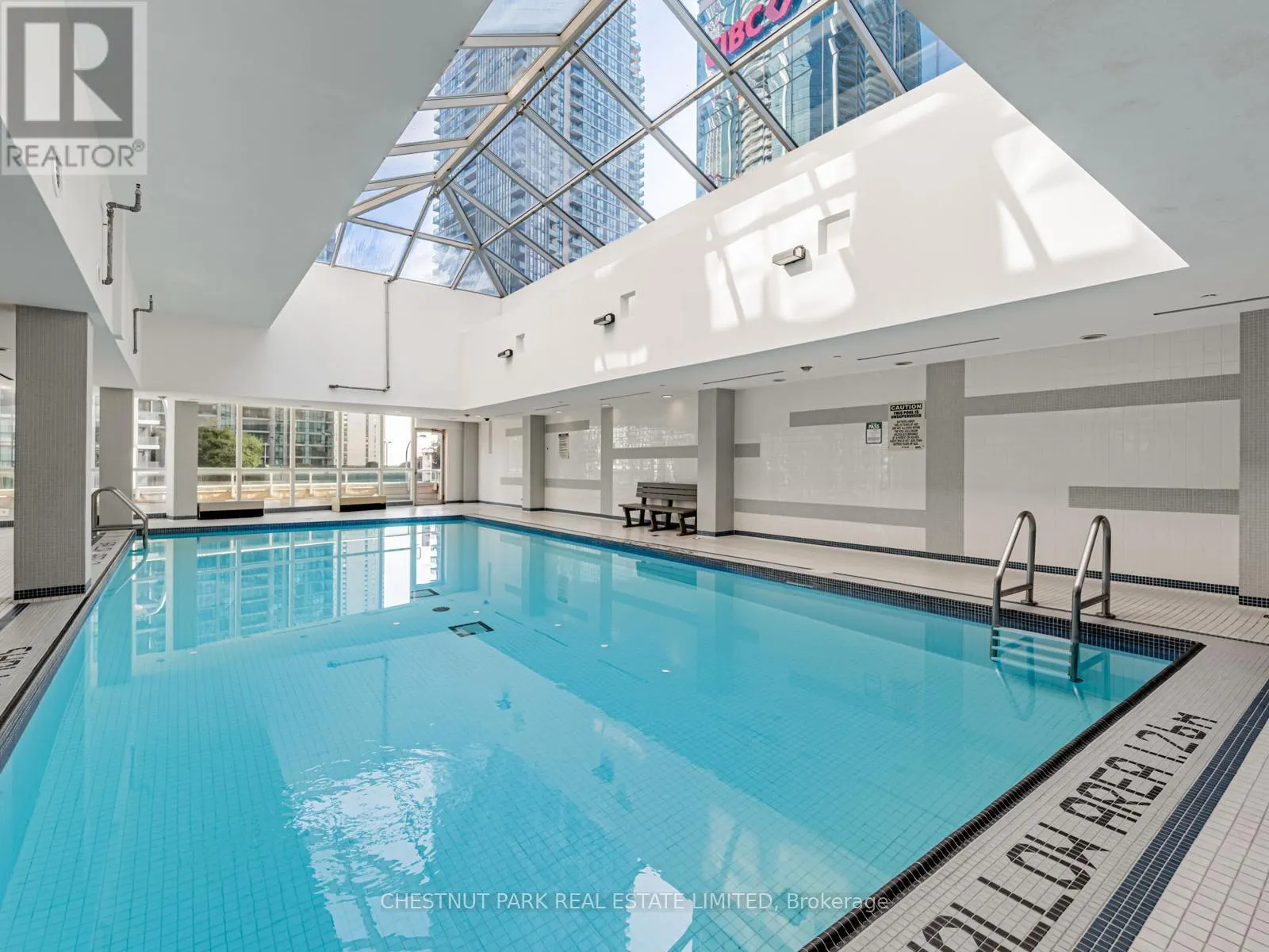 2211 - 18 YONGE STREET
