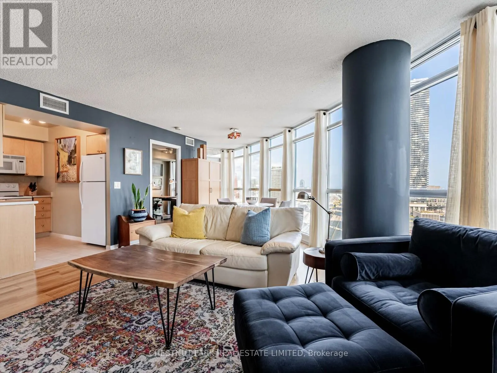 2211 - 18 YONGE STREET