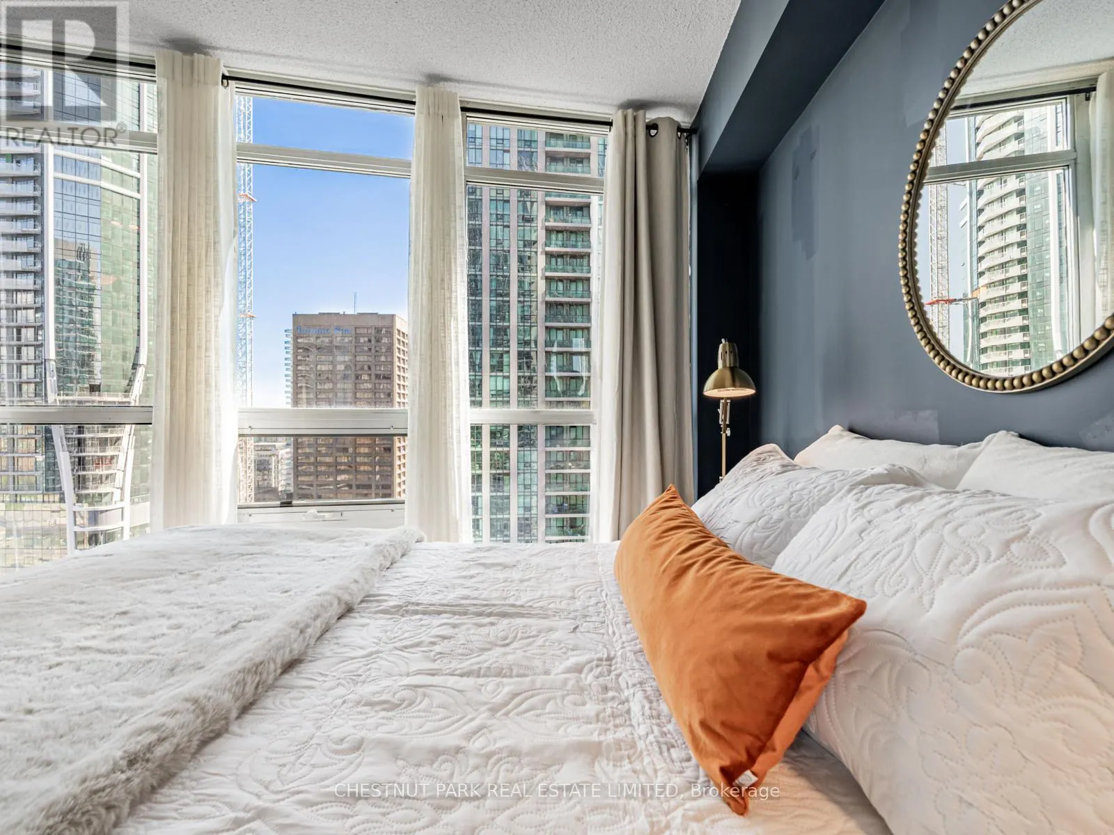 2211 - 18 YONGE STREET
