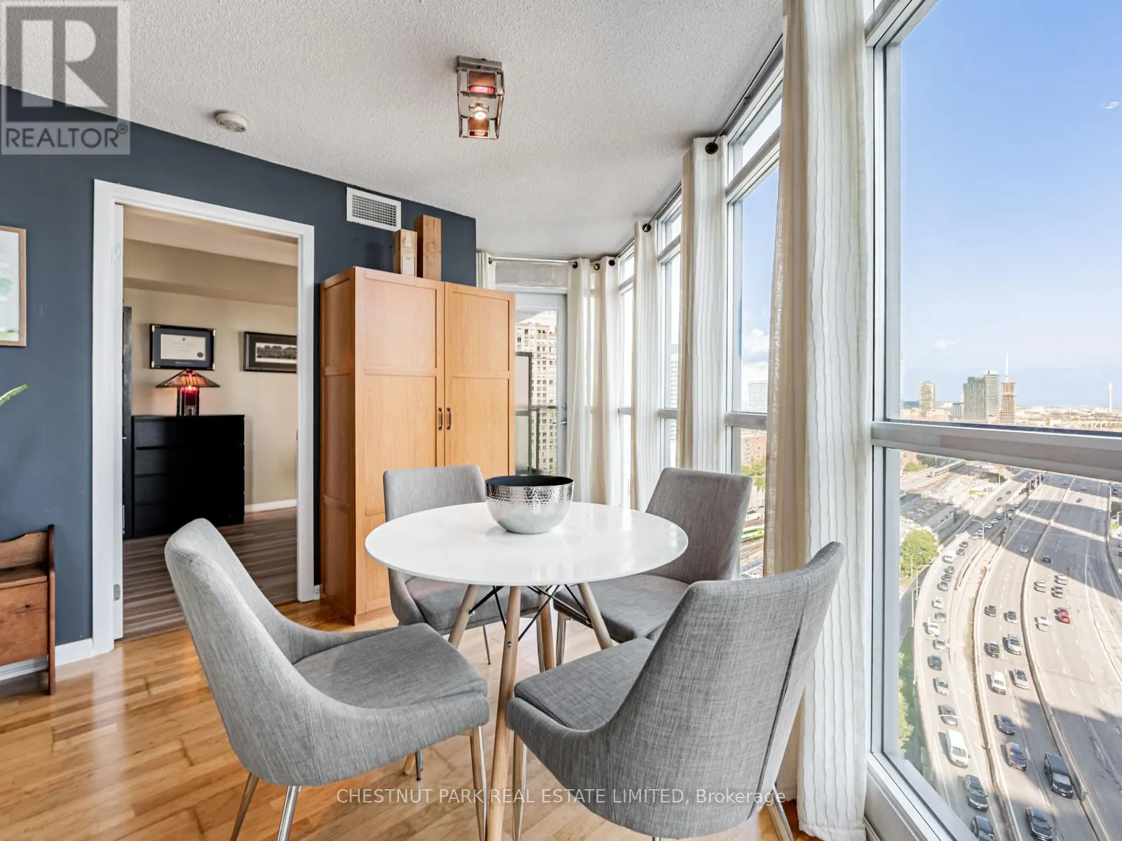2211 - 18 YONGE STREET