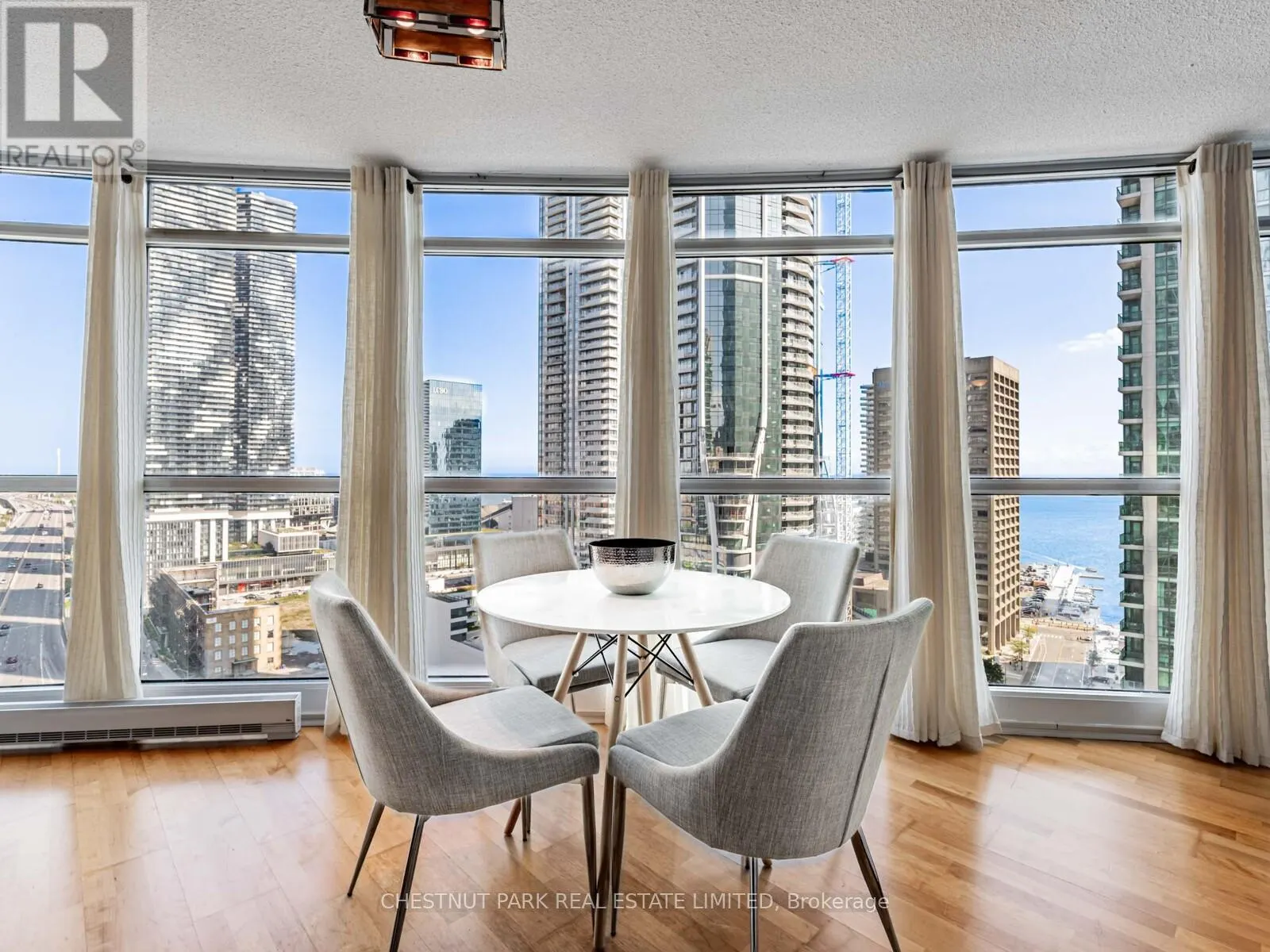 2211 - 18 YONGE STREET