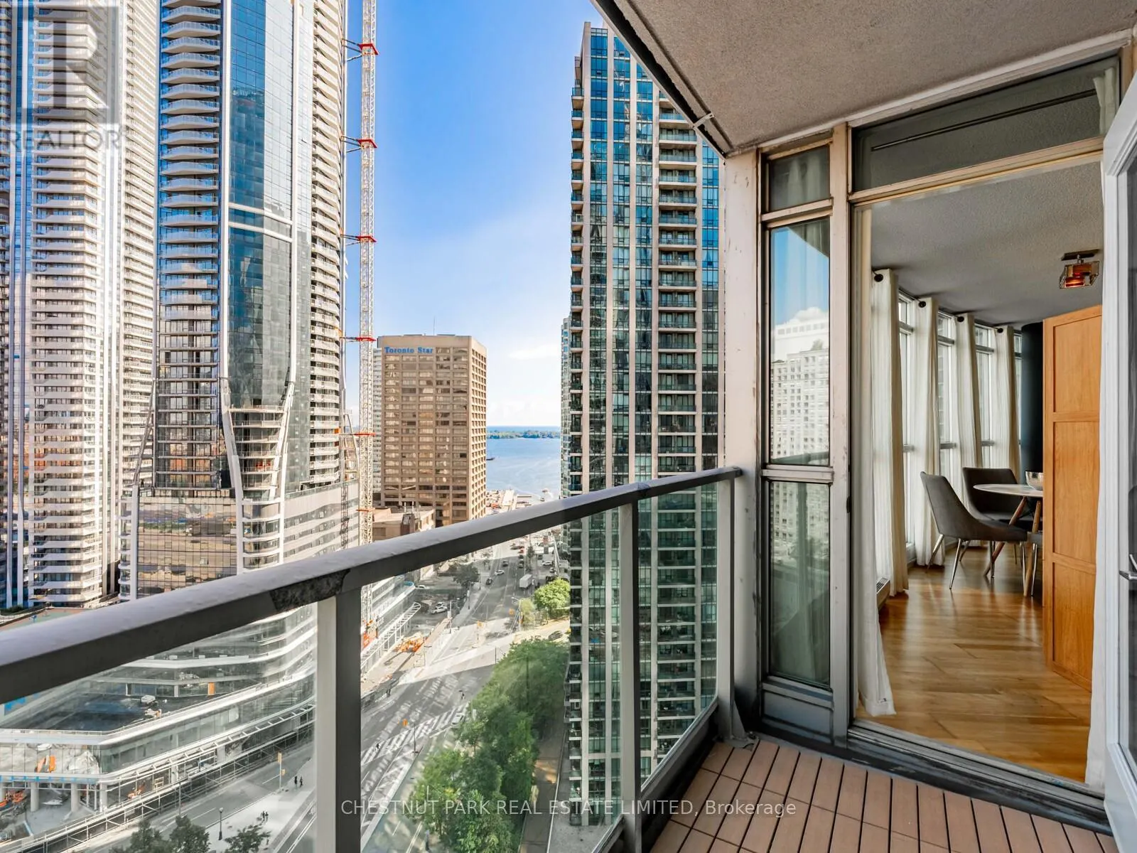 2211 - 18 YONGE STREET