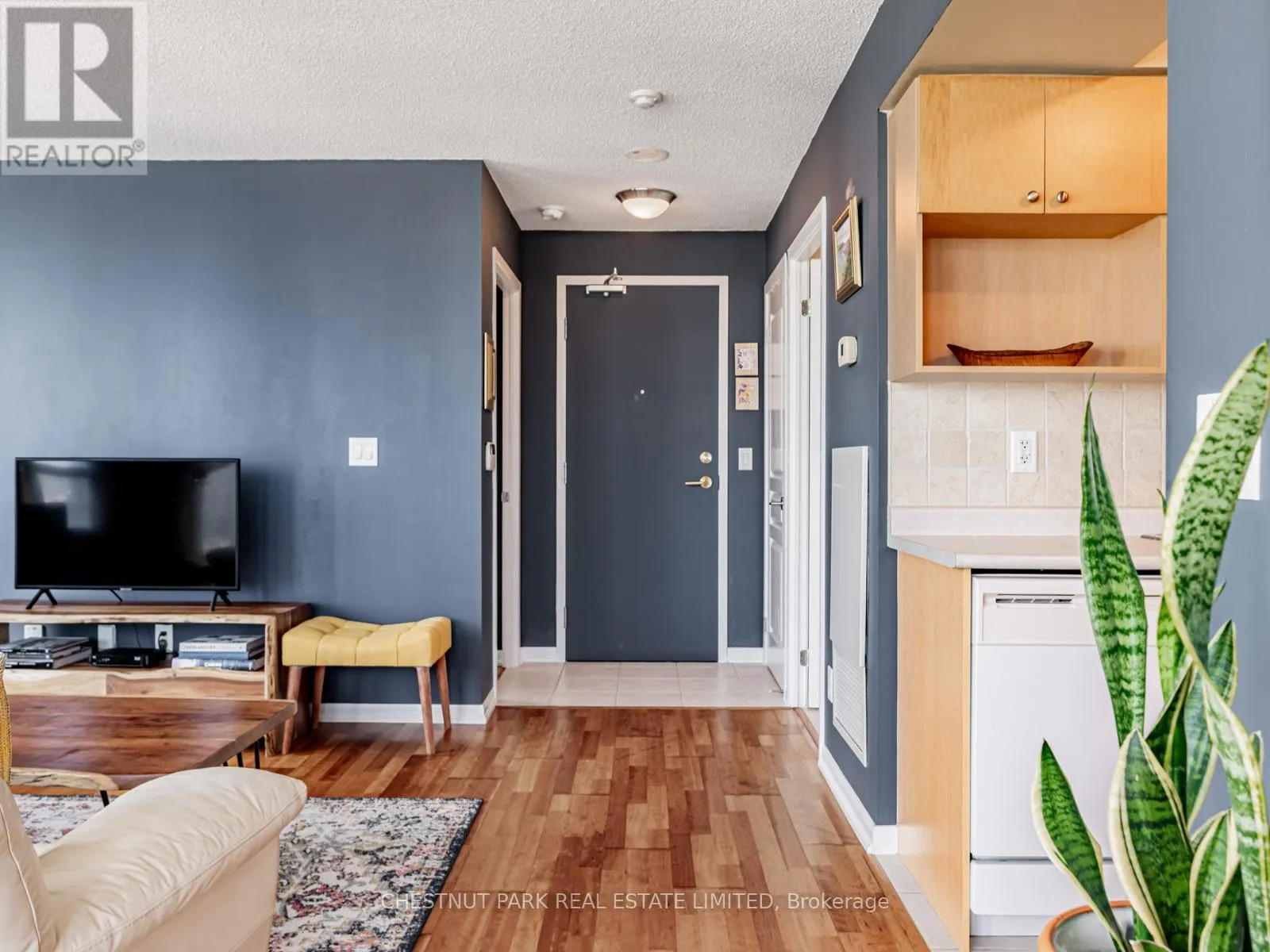2211 - 18 YONGE STREET