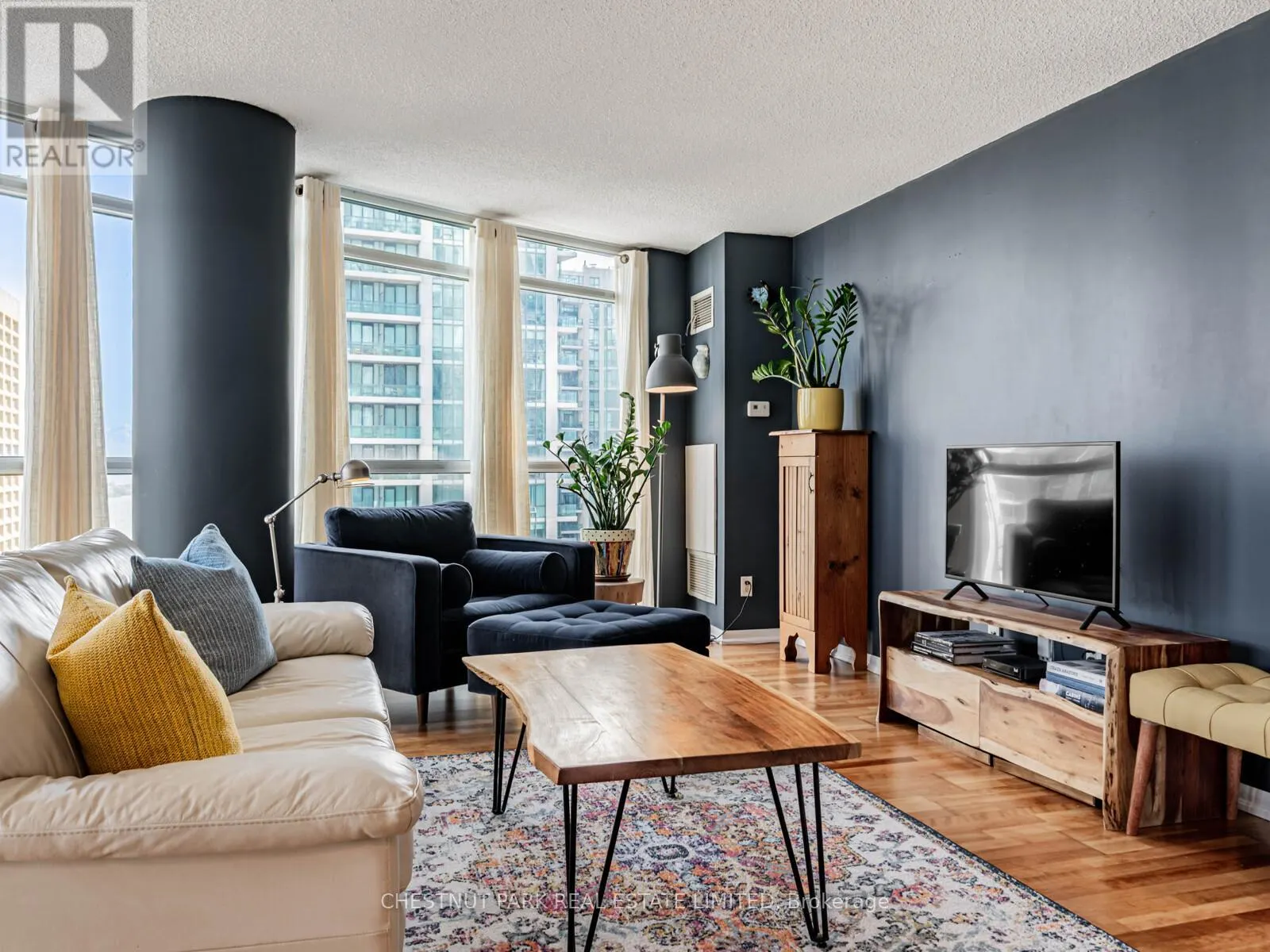 2211 - 18 YONGE STREET