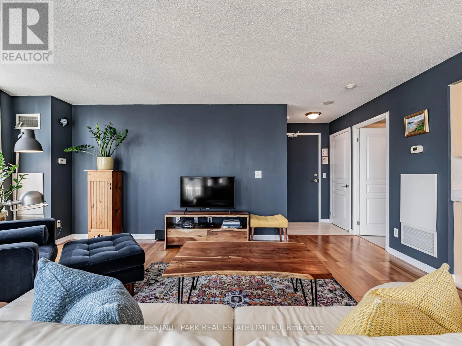 2211 - 18 YONGE STREET