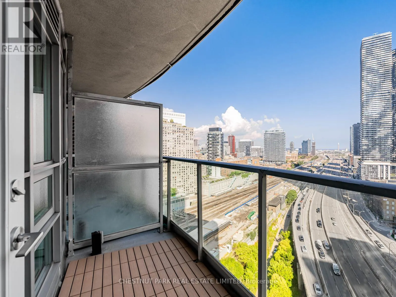 2211 - 18 YONGE STREET