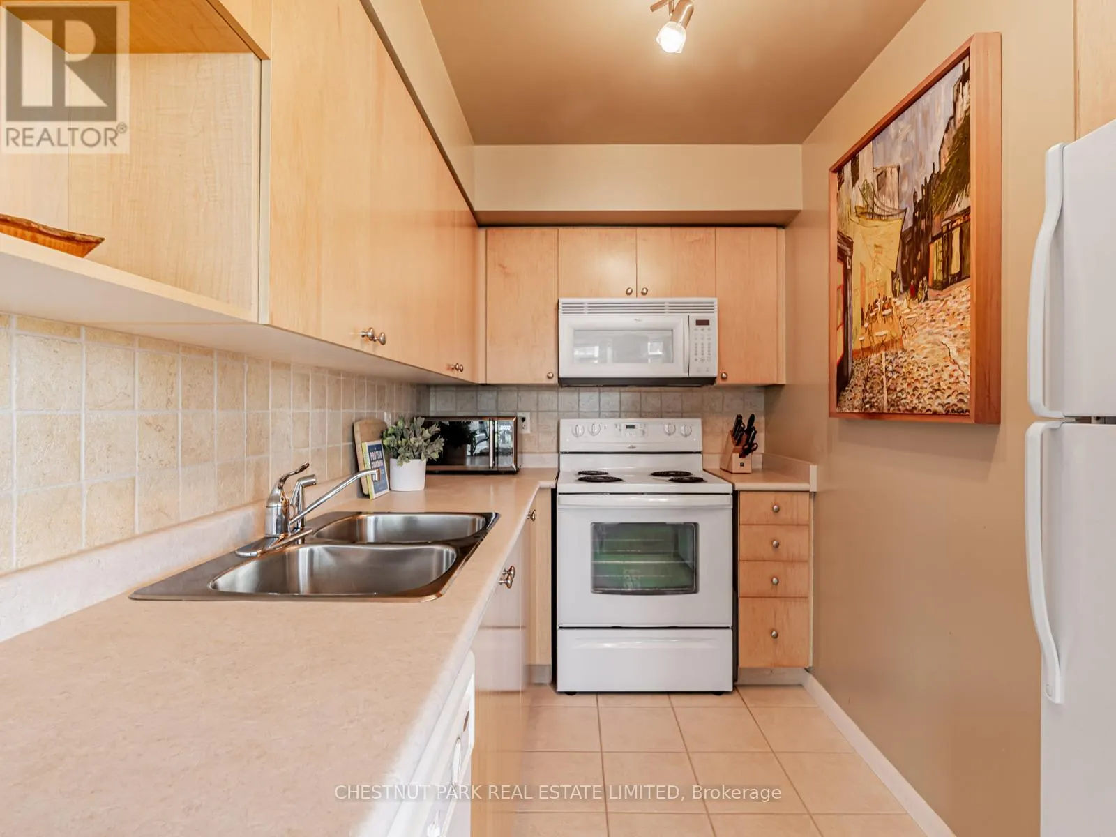 2211 - 18 YONGE STREET