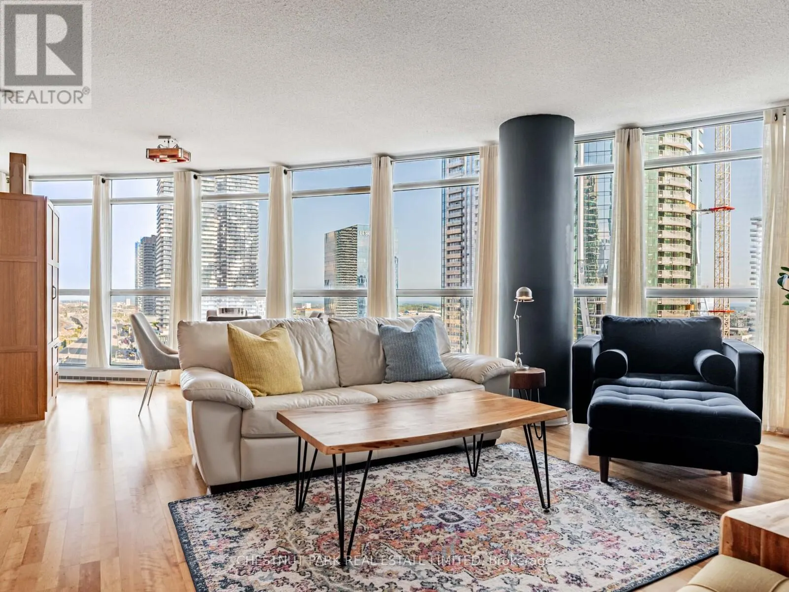 2211 - 18 YONGE STREET