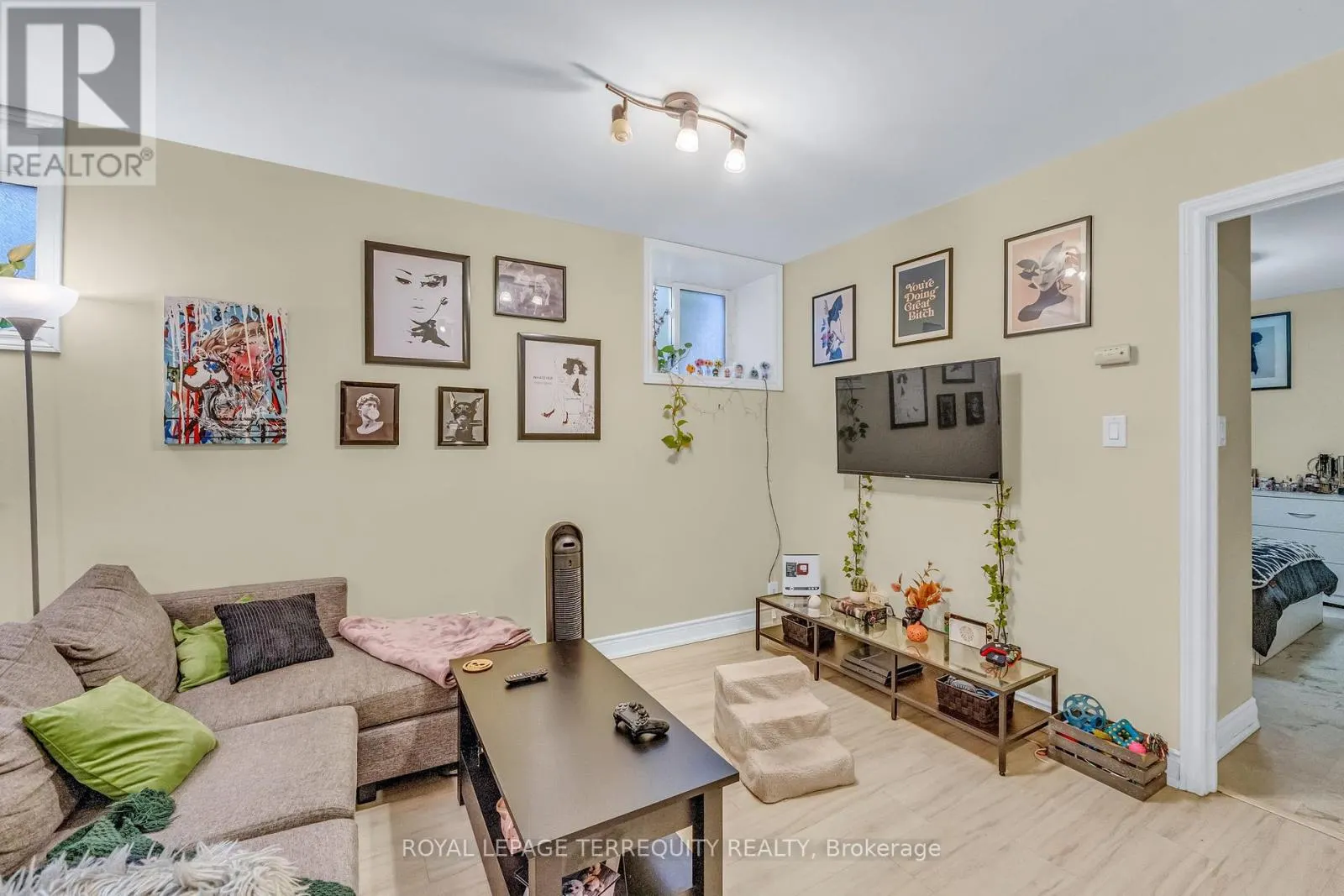 51 CLAXTON BOULEVARD