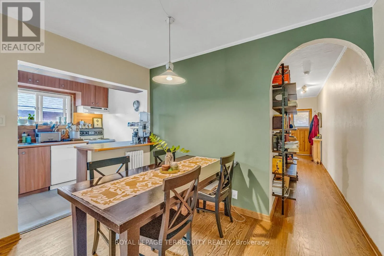 51 CLAXTON BOULEVARD
