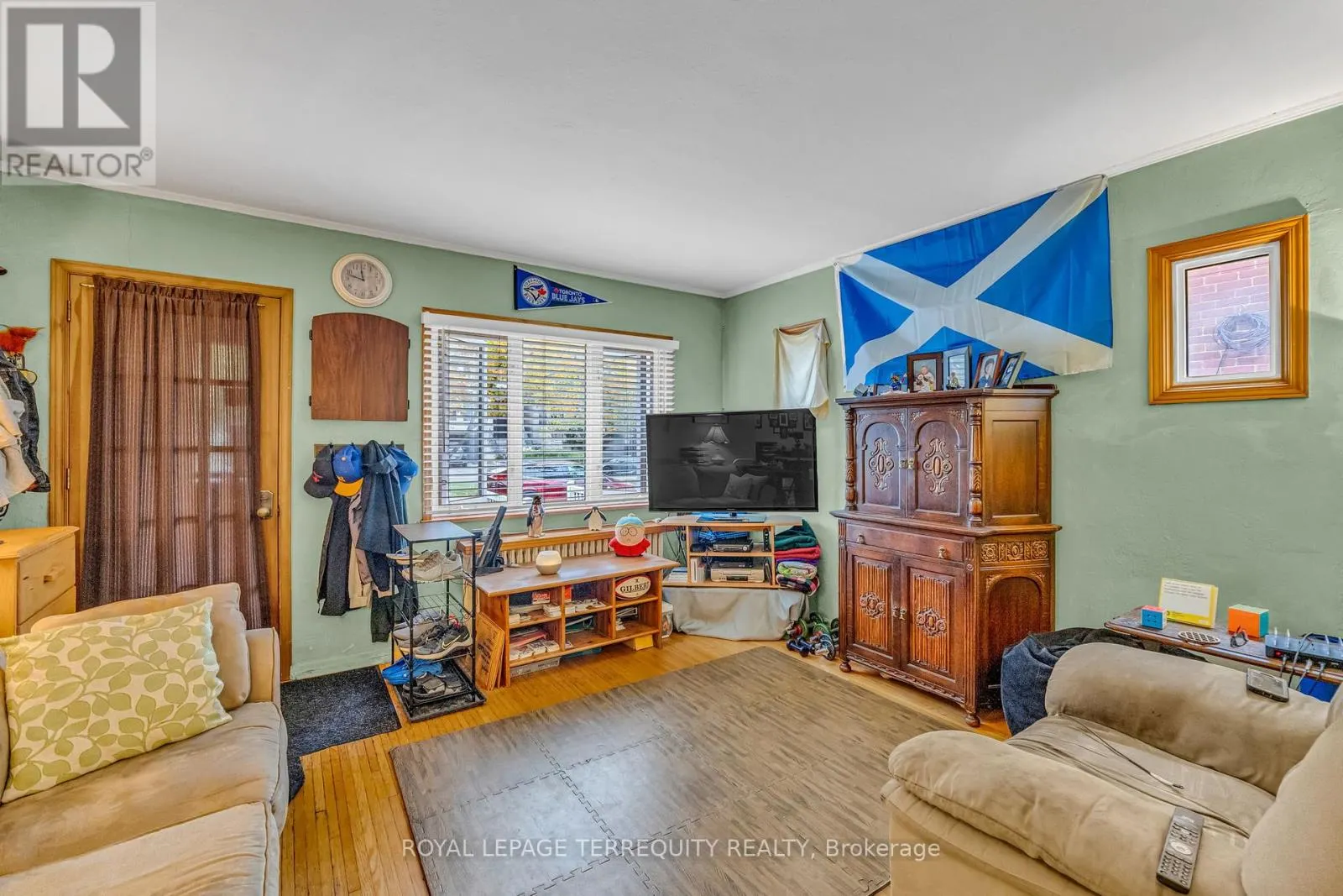 51 CLAXTON BOULEVARD