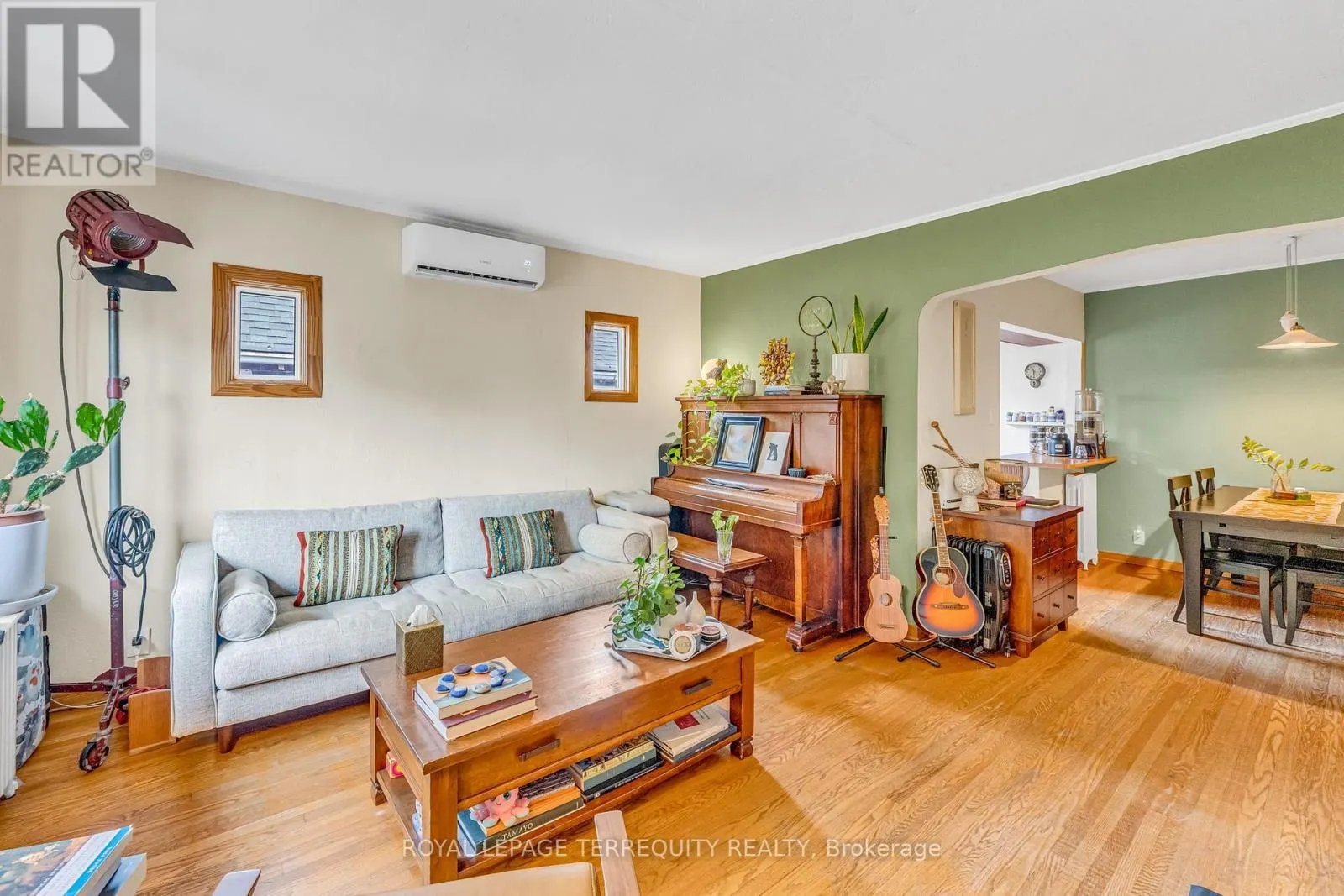 51 CLAXTON BOULEVARD