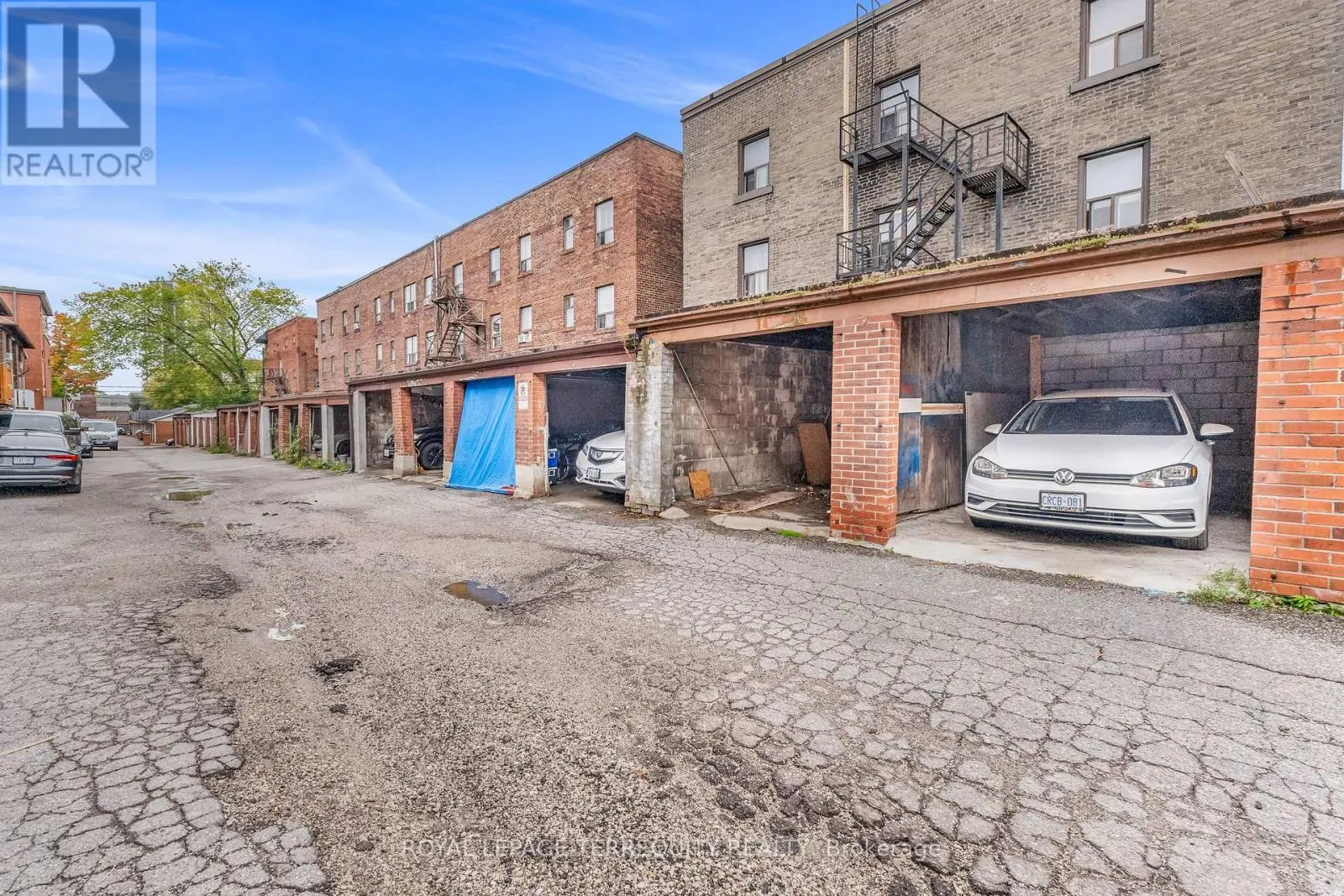 51 CLAXTON BOULEVARD